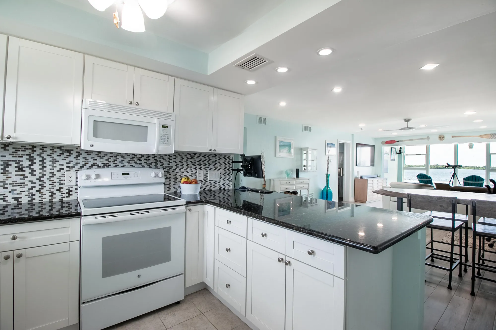 Property Slideshow image 4 of 29 | 52 yacht club dr apt 303, North Palm Beach, FL, 33408