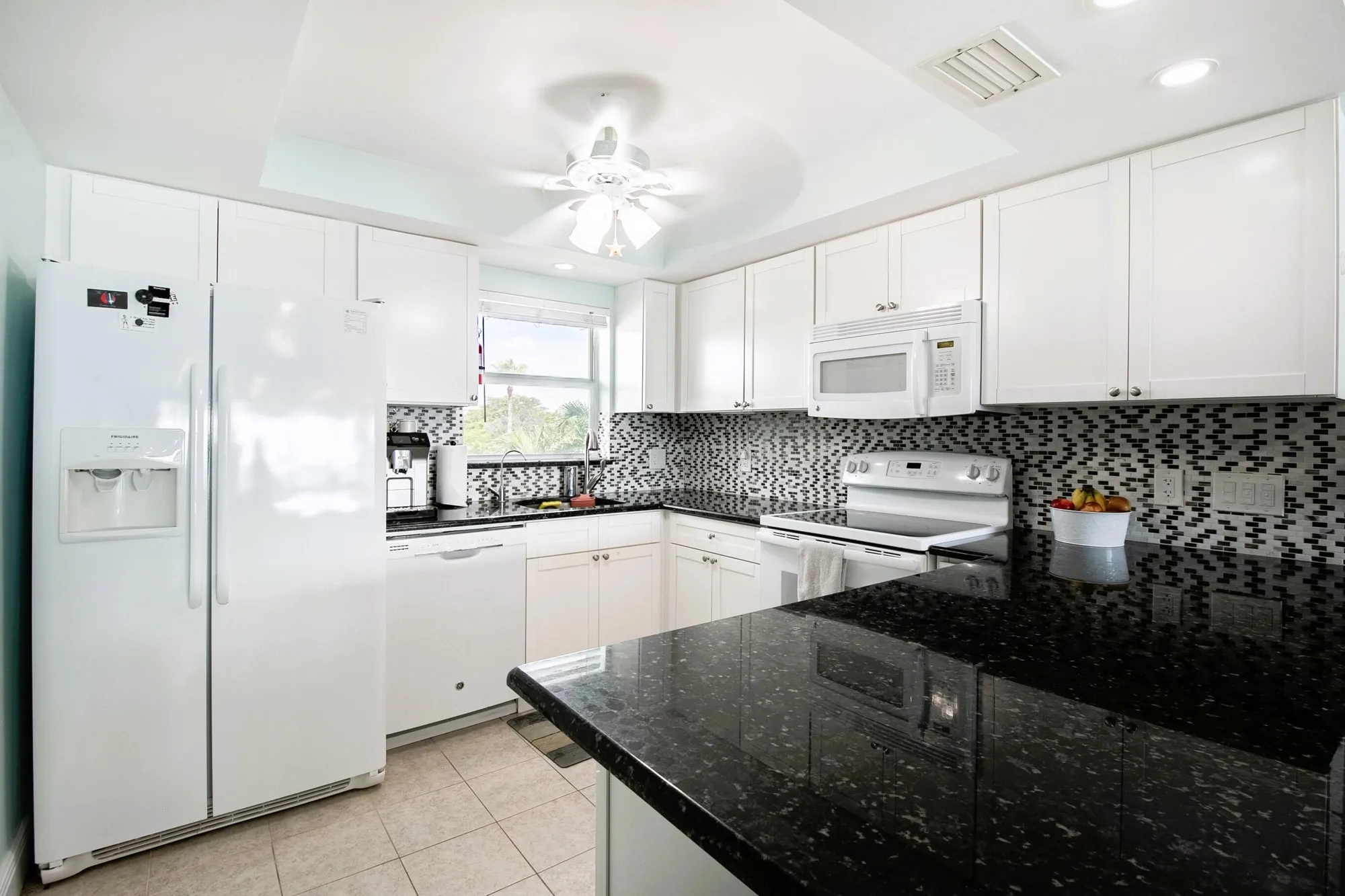 Property Slideshow image 5 of 29 | 52 yacht club dr apt 303, North Palm Beach, FL, 33408