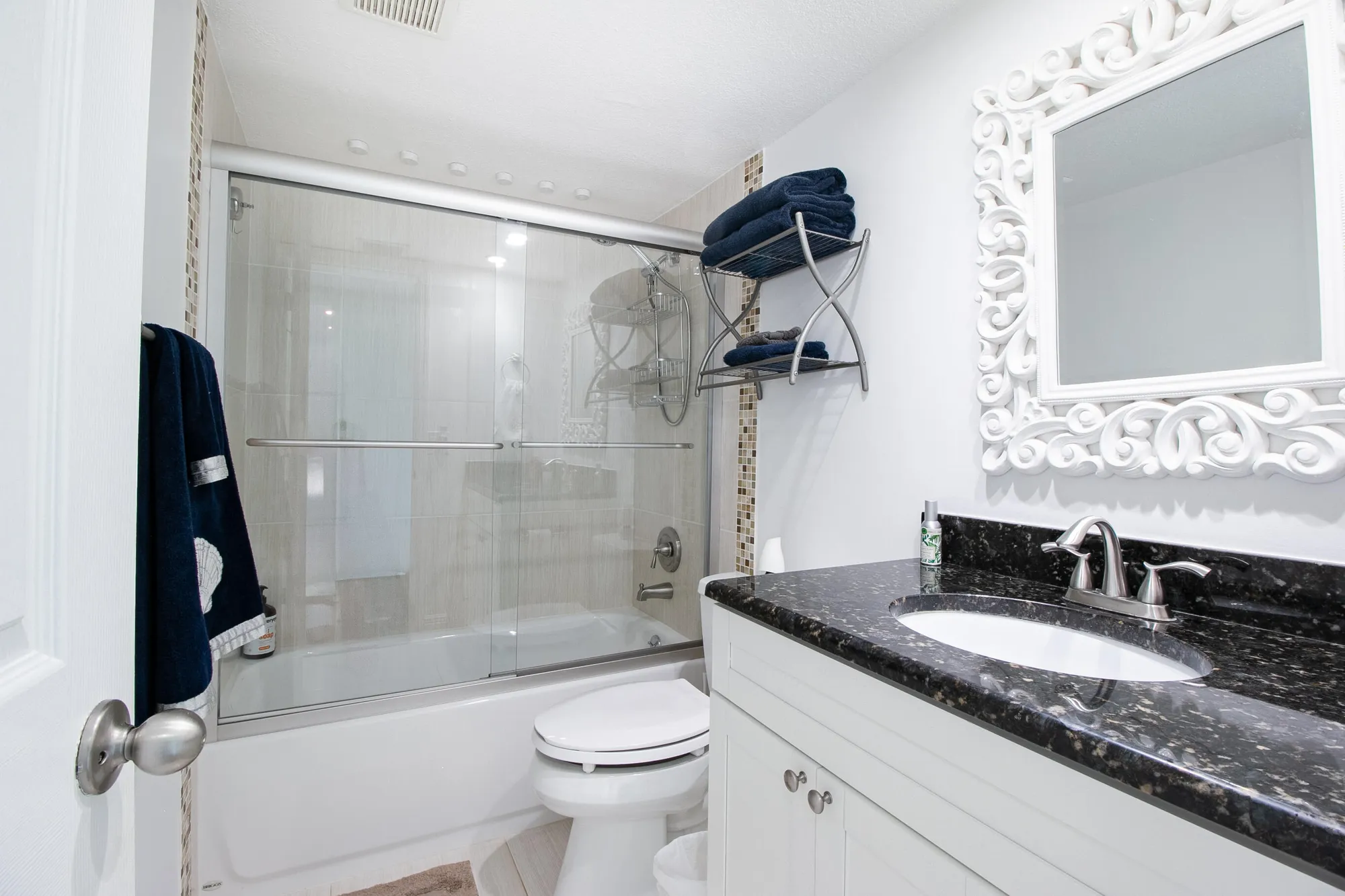 Property Slideshow image 18 of 29 | 52 yacht club dr apt 303, North Palm Beach, FL, 33408