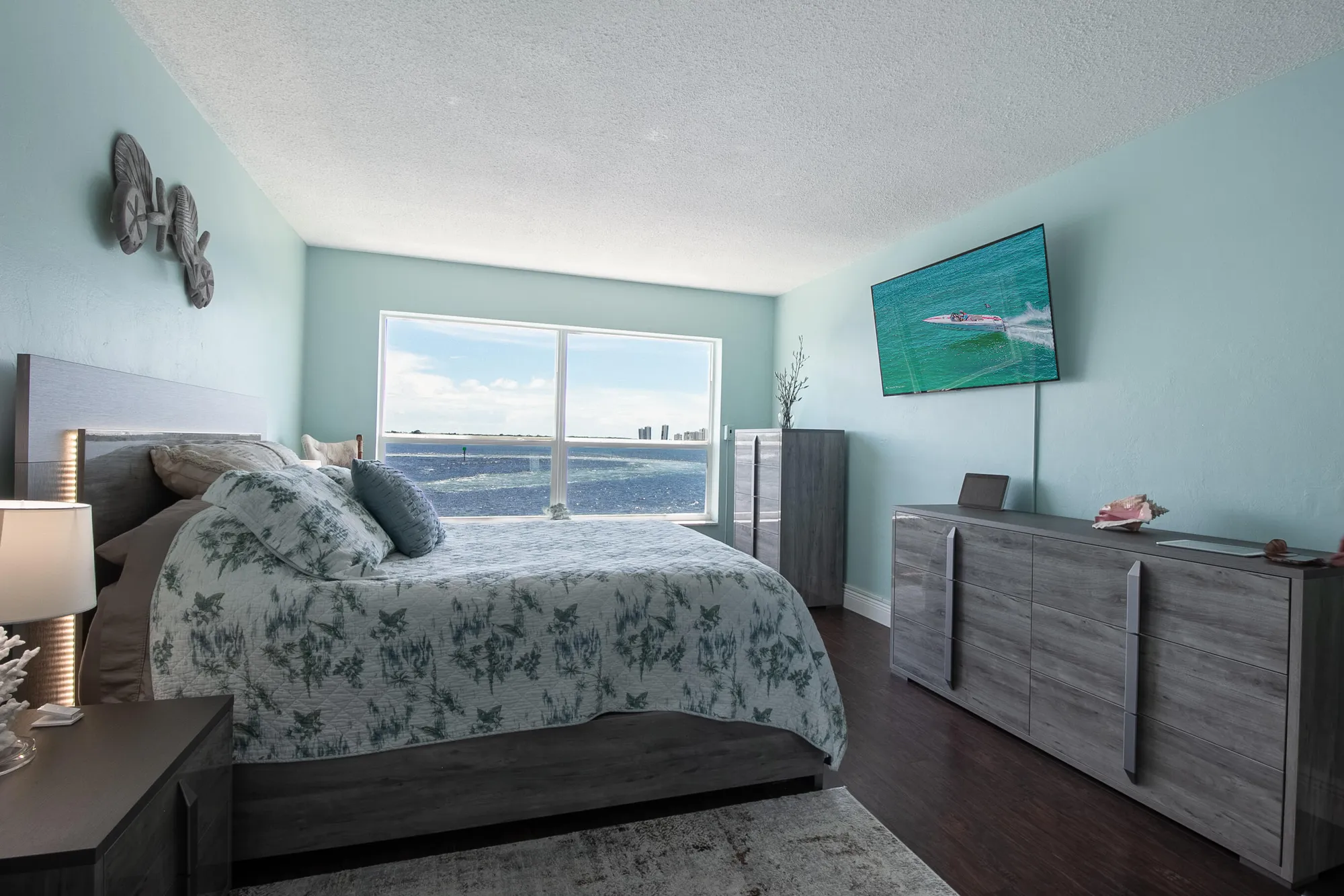 Property Slideshow image 13 of 29 | 52 yacht club dr apt 303, North Palm Beach, FL, 33408