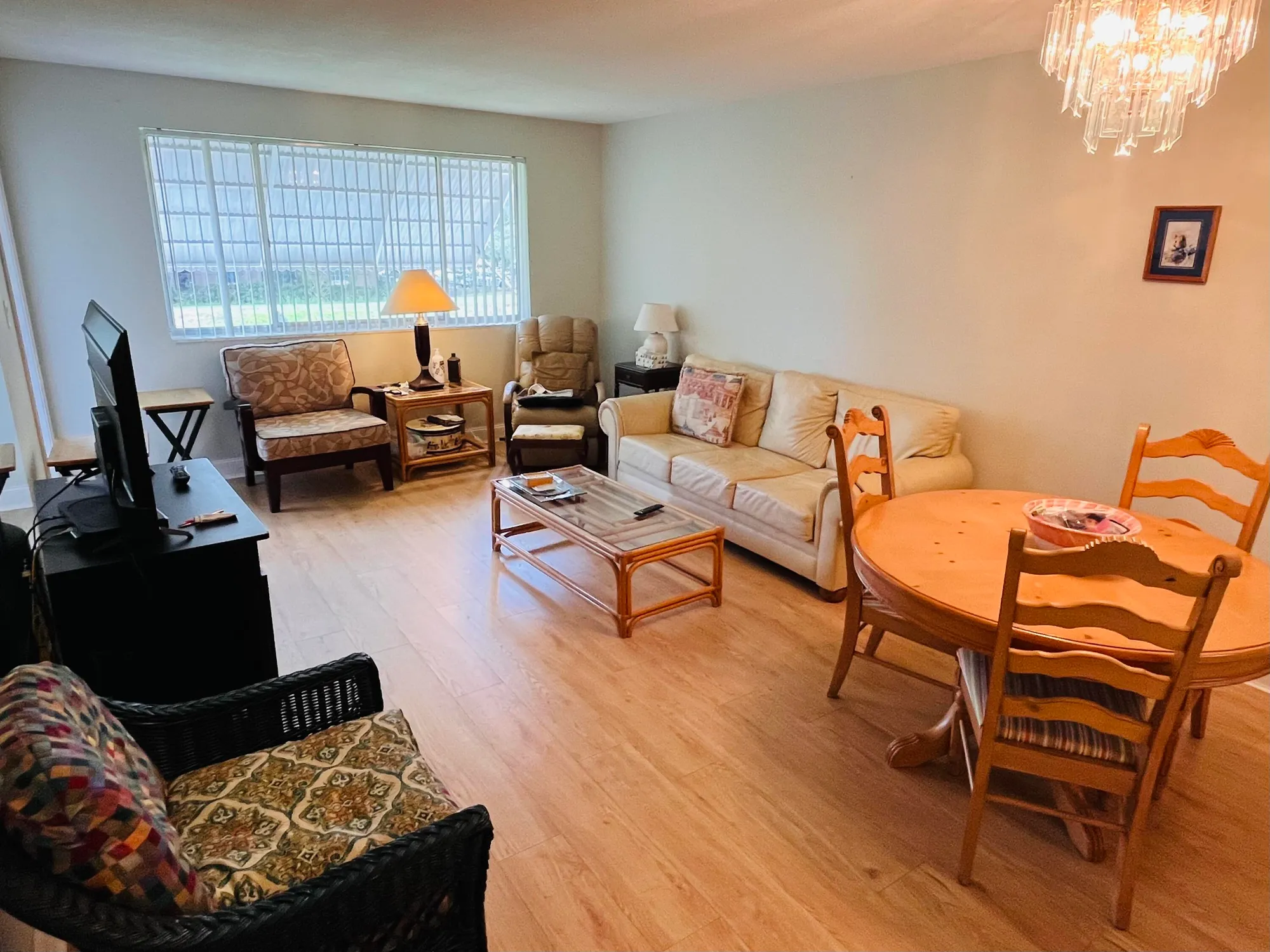 Property Slideshow image 3 of 12 | 2812 garden dr 206, Lake Worth, FL, 33461