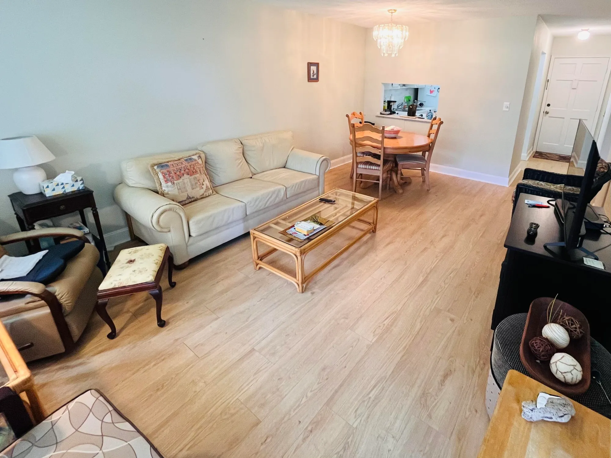 Property Slideshow image 4 of 12 | 2812 garden dr 206, Lake Worth, FL, 33461