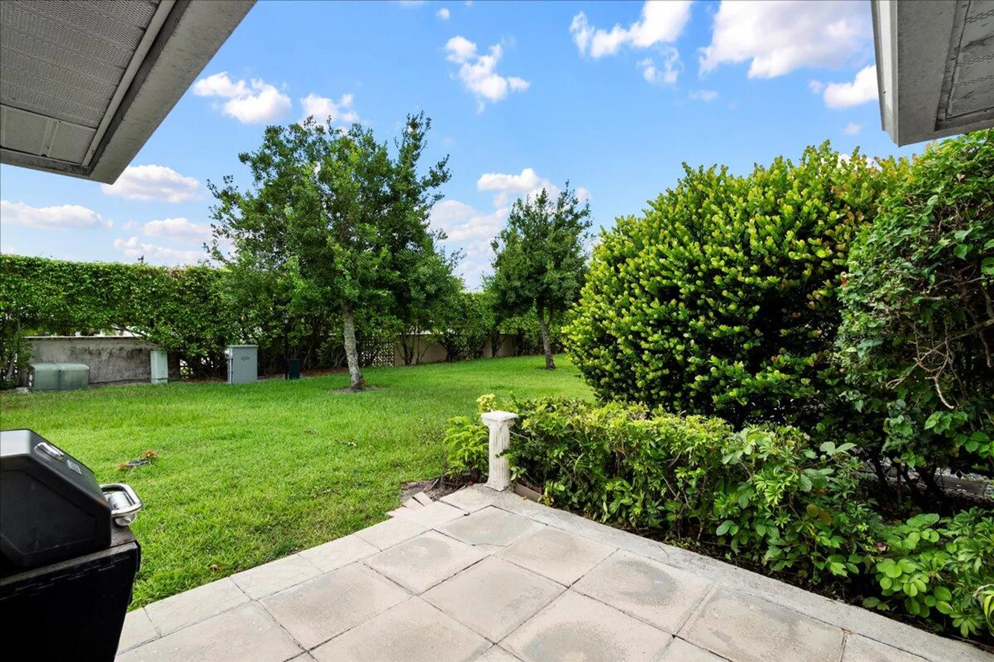 Property Slideshow image 14 of 32 | 374 bennington ln, Lake Worth, FL, 33467