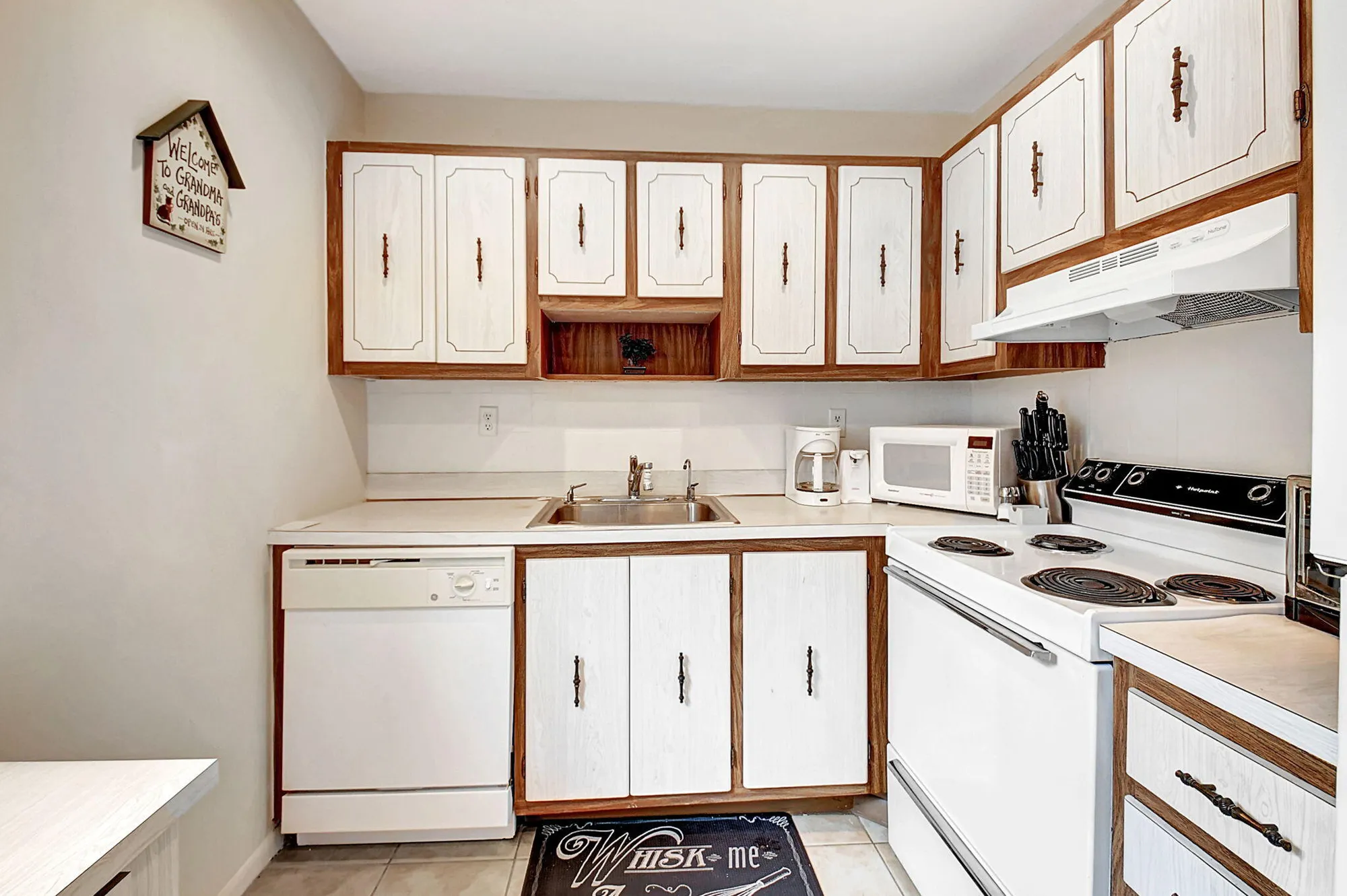 Property Slideshow image 6 of 50 | 428 normandy i i, Delray Beach, FL, 33484