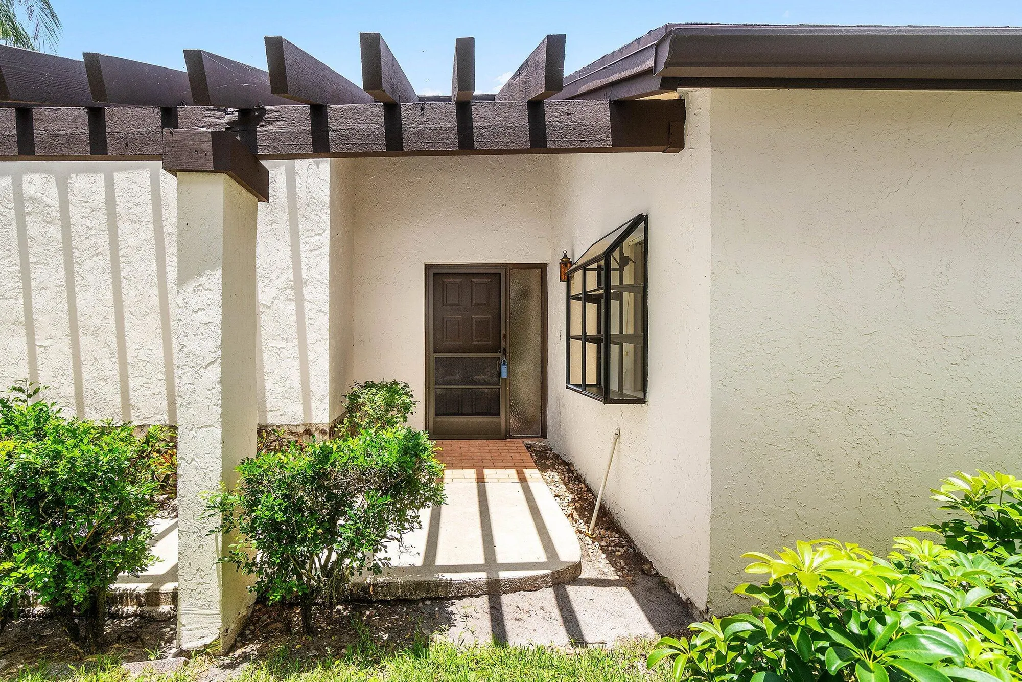 Property Slideshow image 5 of 40 | 4932 boxwood cir, Boynton Beach, FL, 33436