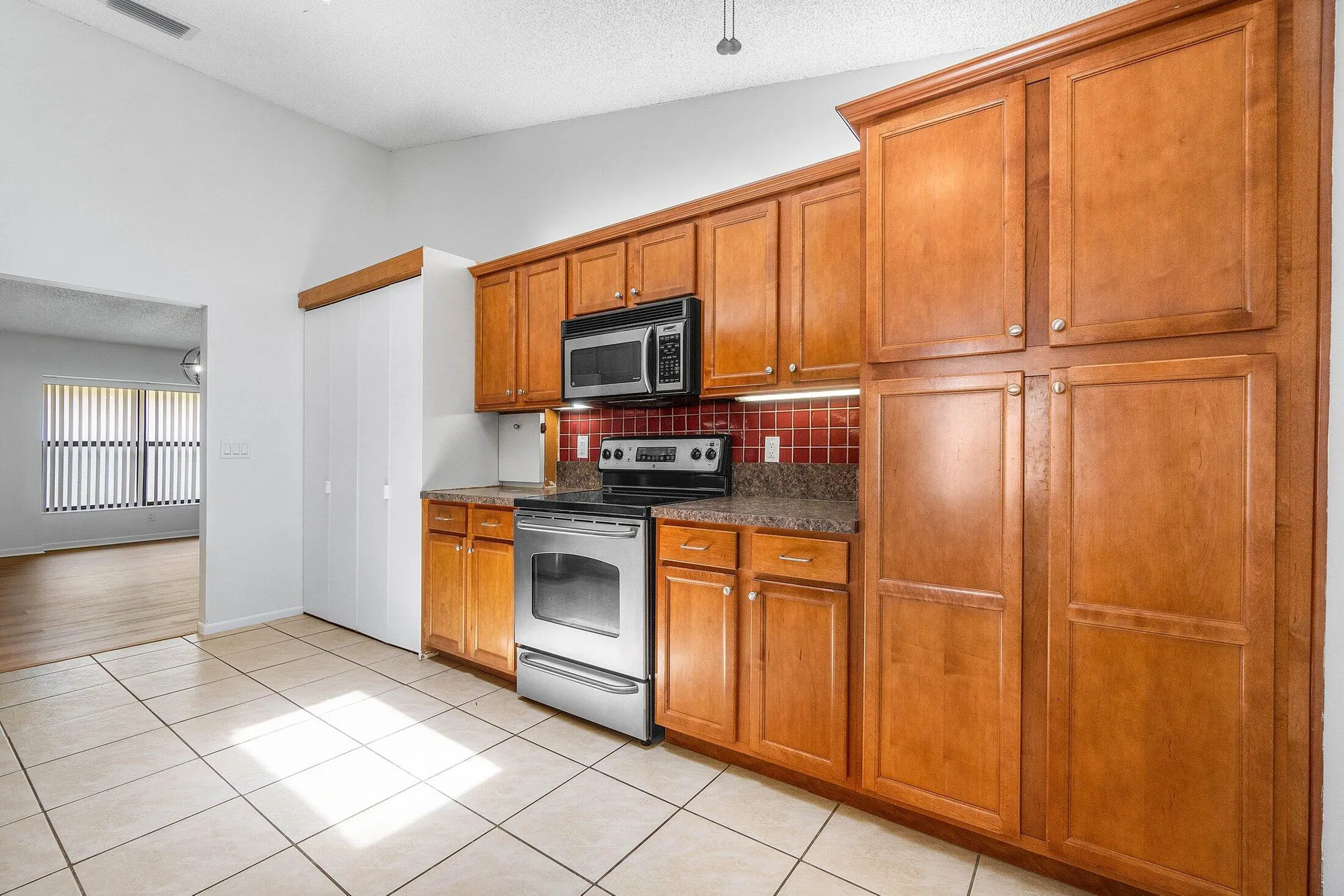 Property Slideshow image 15 of 40 | 4932 boxwood cir, Boynton Beach, FL, 33436