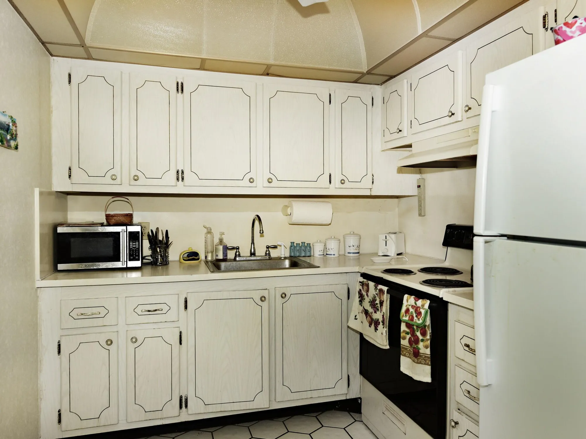 Property Slideshow image 5 of 15 | 90 hastings f, West Palm Beach, FL, 33417