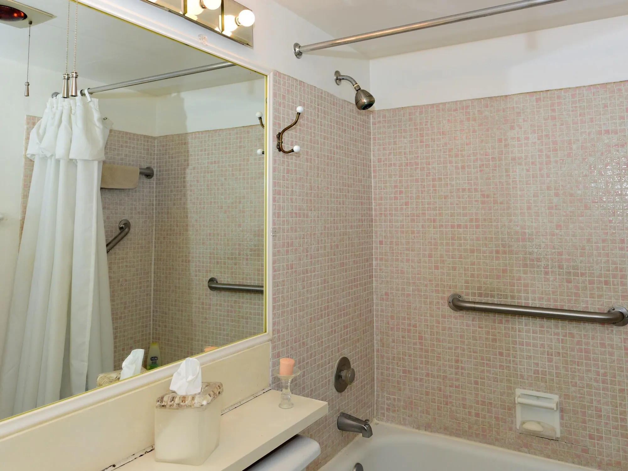 Property Slideshow image 6 of 15 | 90 hastings f, West Palm Beach, FL, 33417