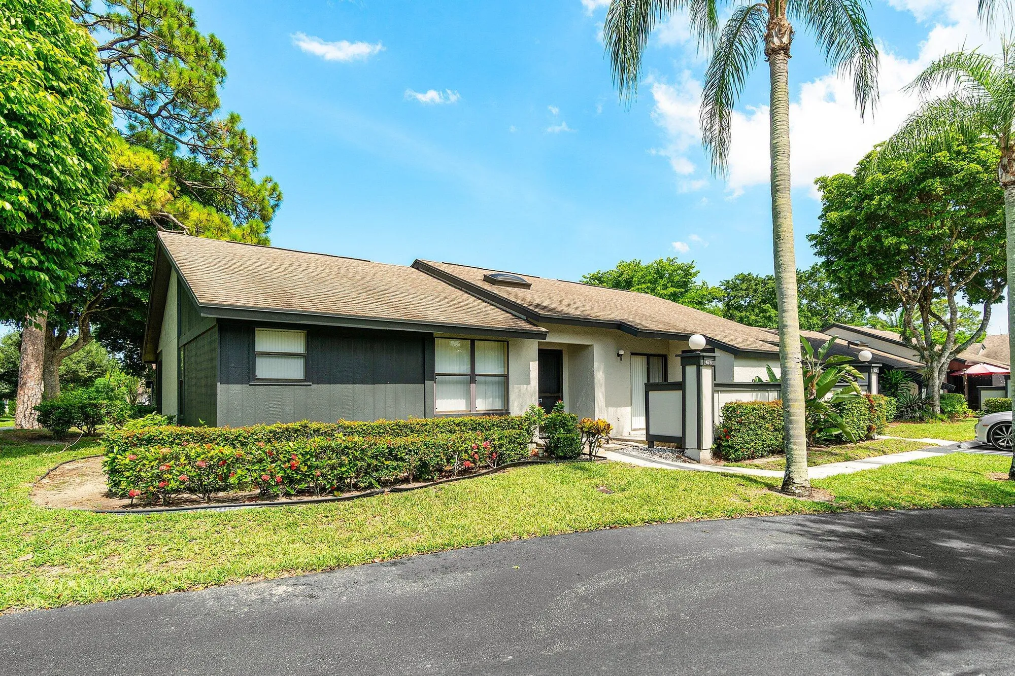 Property Slideshow image 3 of 28 | 476 lynbrook ct, Royal Palm Beach, FL, 33411