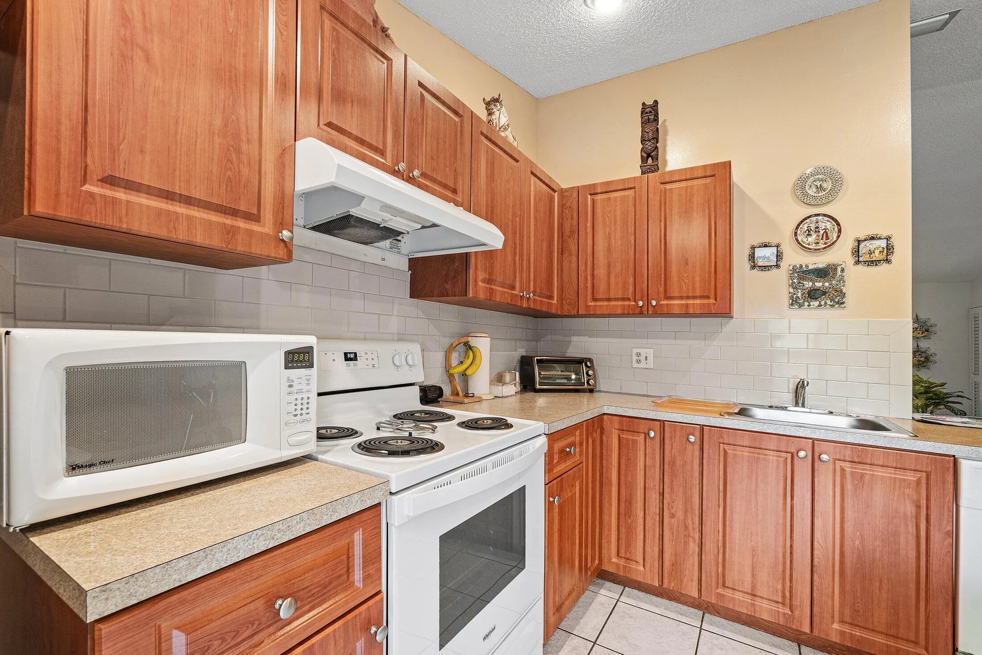 Property Slideshow image 8 of 28 | 476 lynbrook ct, Royal Palm Beach, FL, 33411