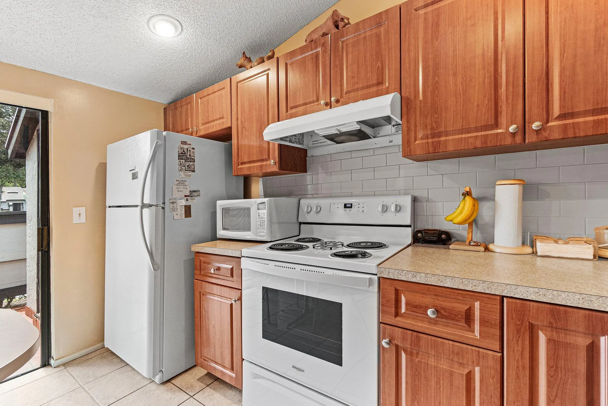 Property Slideshow image 9 of 28 | 476 lynbrook ct, Royal Palm Beach, FL, 33411