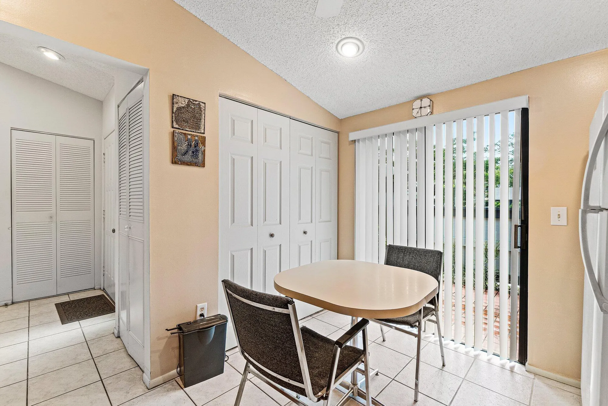 Property Slideshow image 10 of 28 | 476 lynbrook ct, Royal Palm Beach, FL, 33411