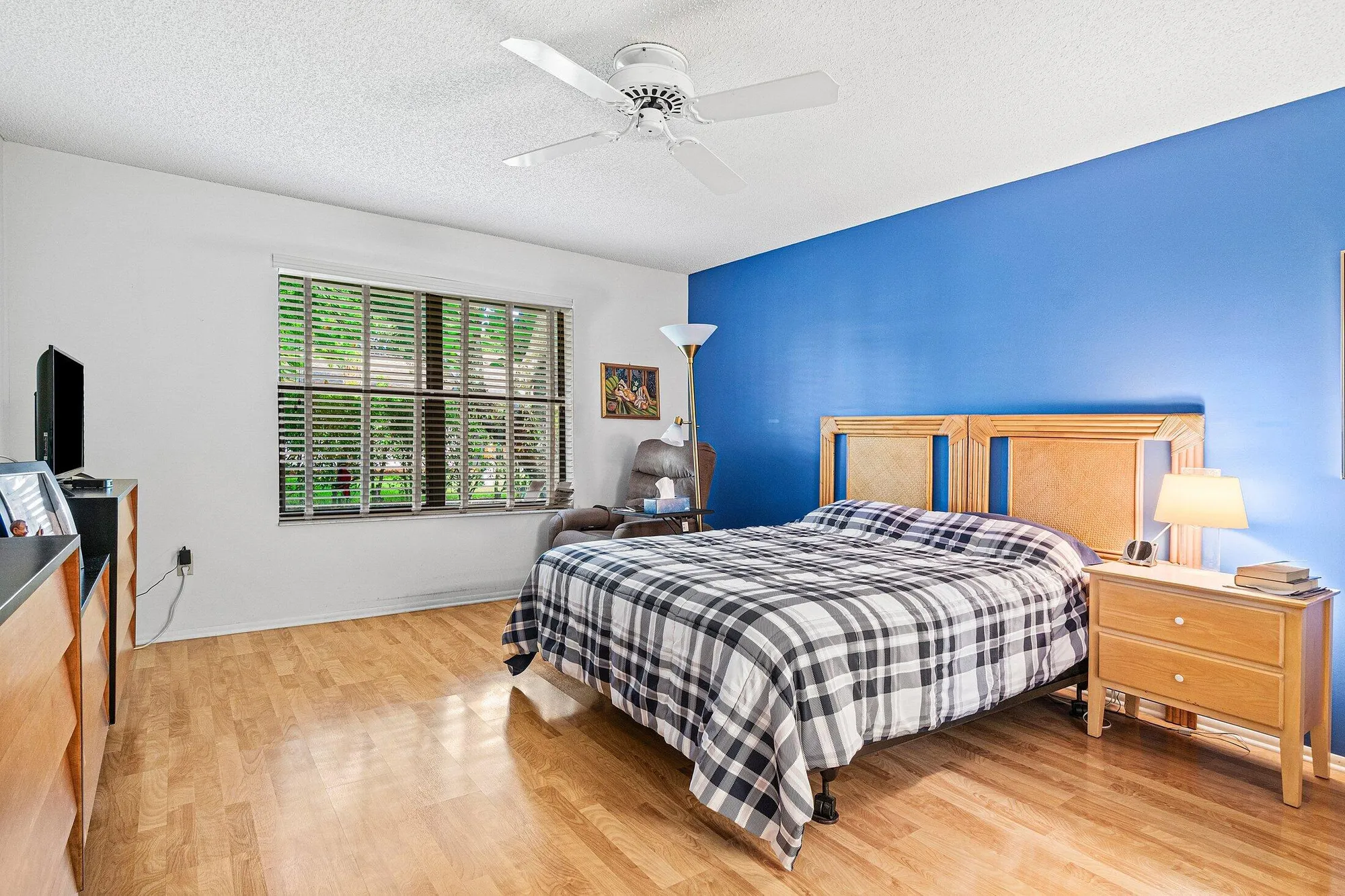 Property Slideshow image 18 of 28 | 476 lynbrook ct, Royal Palm Beach, FL, 33411