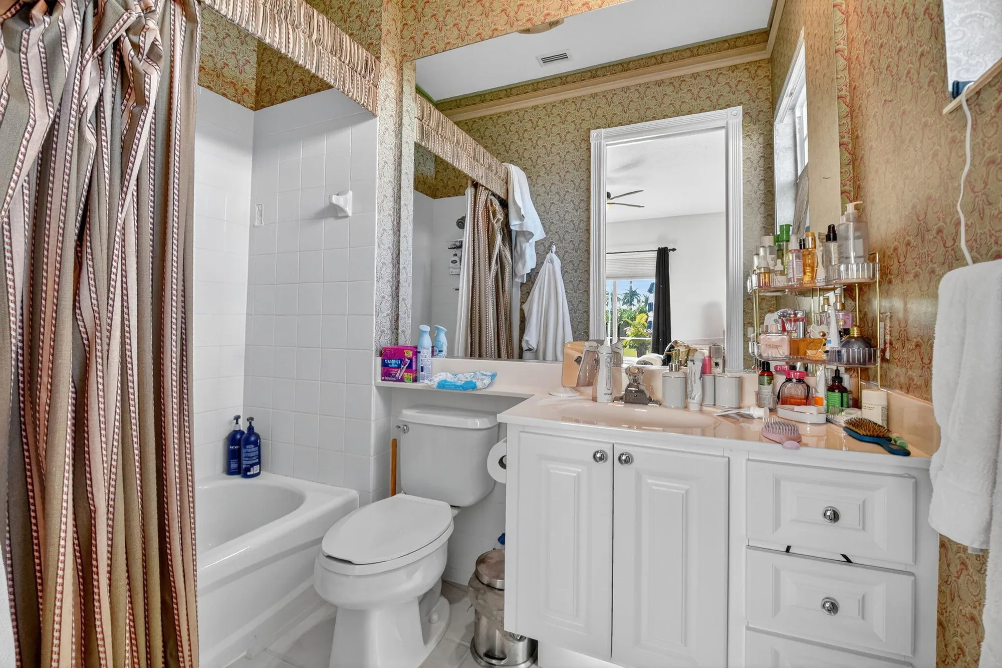 Property Slideshow image 32 of 66 | 2157 allen creek rd, West Palm Beach, FL, 33411