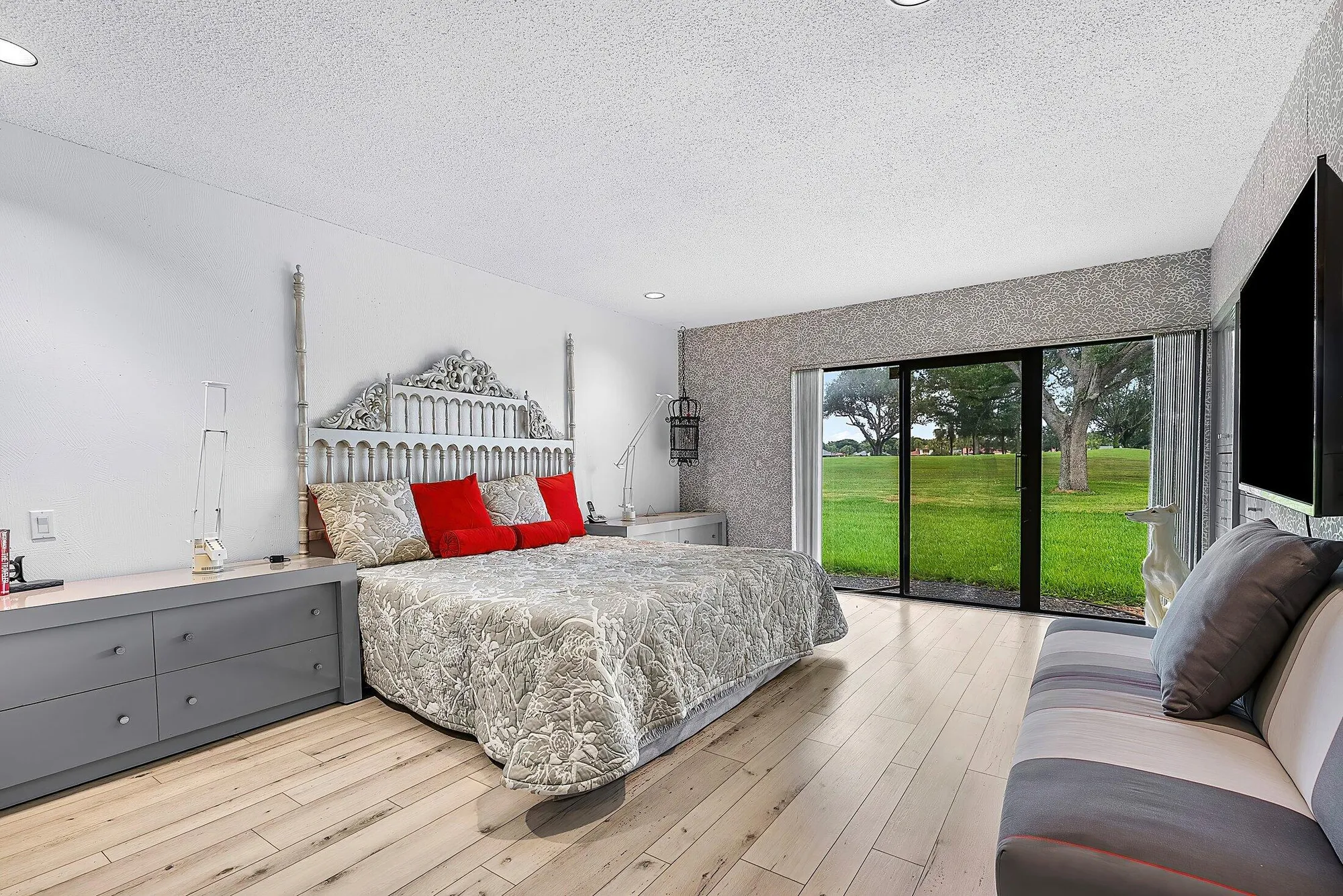 Property Slideshow image 29 of 73 | 14 oaks ln, Boynton Beach, FL, 33436