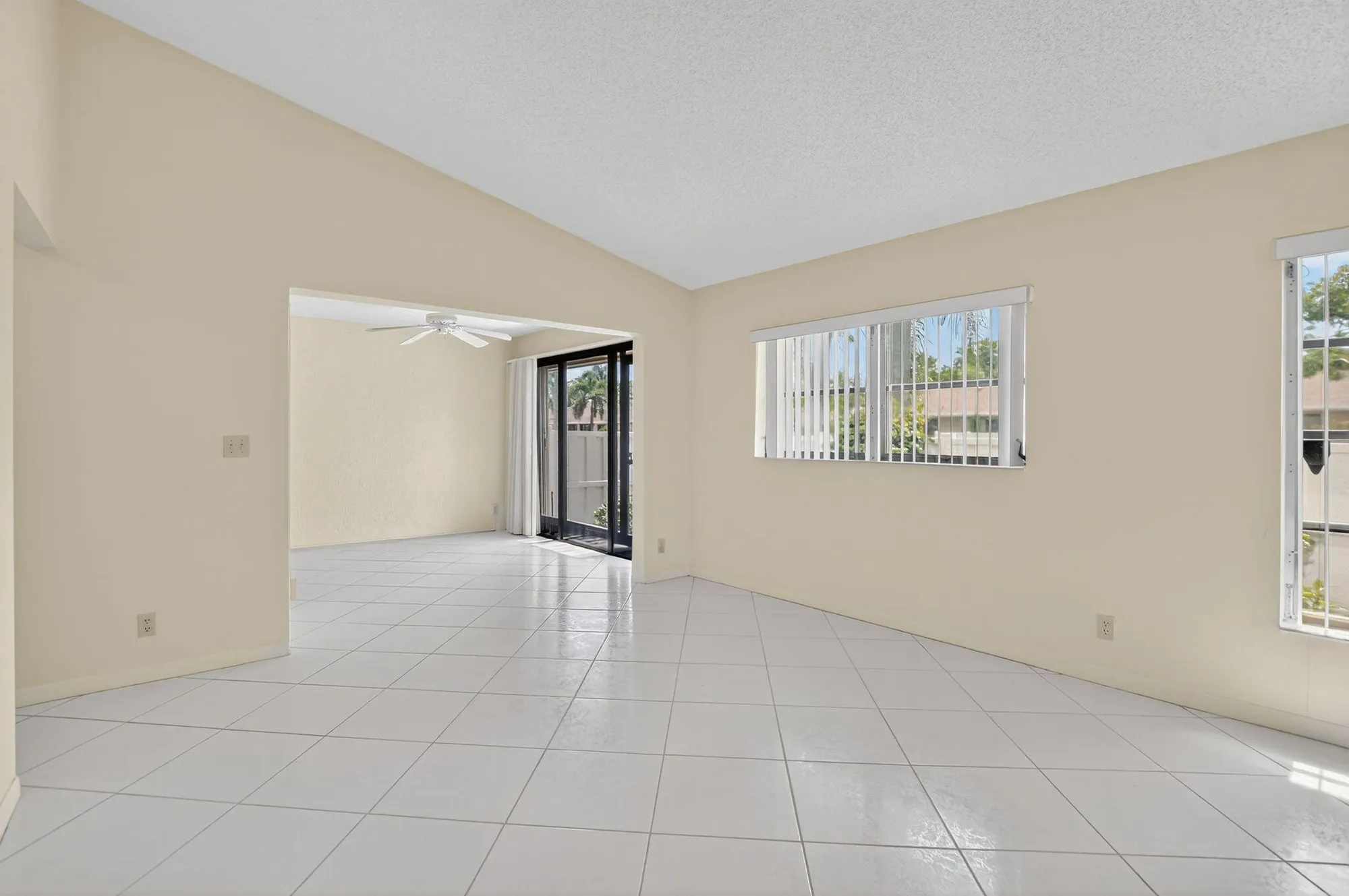 Property Slideshow image 10 of 65 | 8129 springtree rd, Boca Raton, FL, 33496