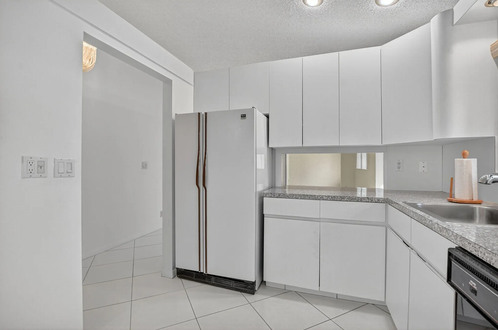 Property Slideshow image 14 of 65 | 8129 springtree rd, Boca Raton, FL, 33496