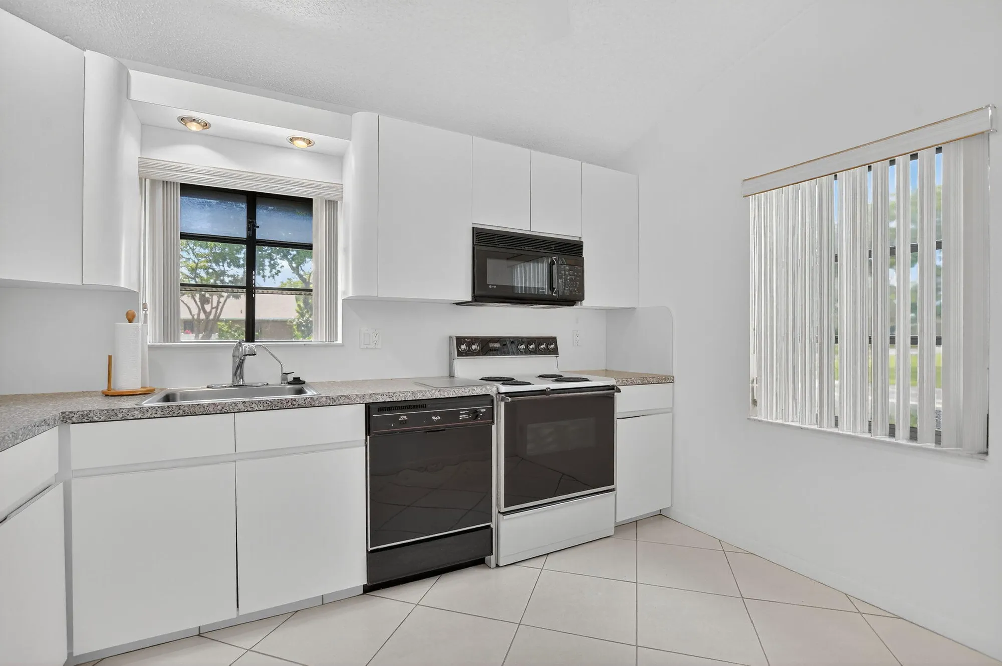 Property Slideshow image 13 of 65 | 8129 springtree rd, Boca Raton, FL, 33496