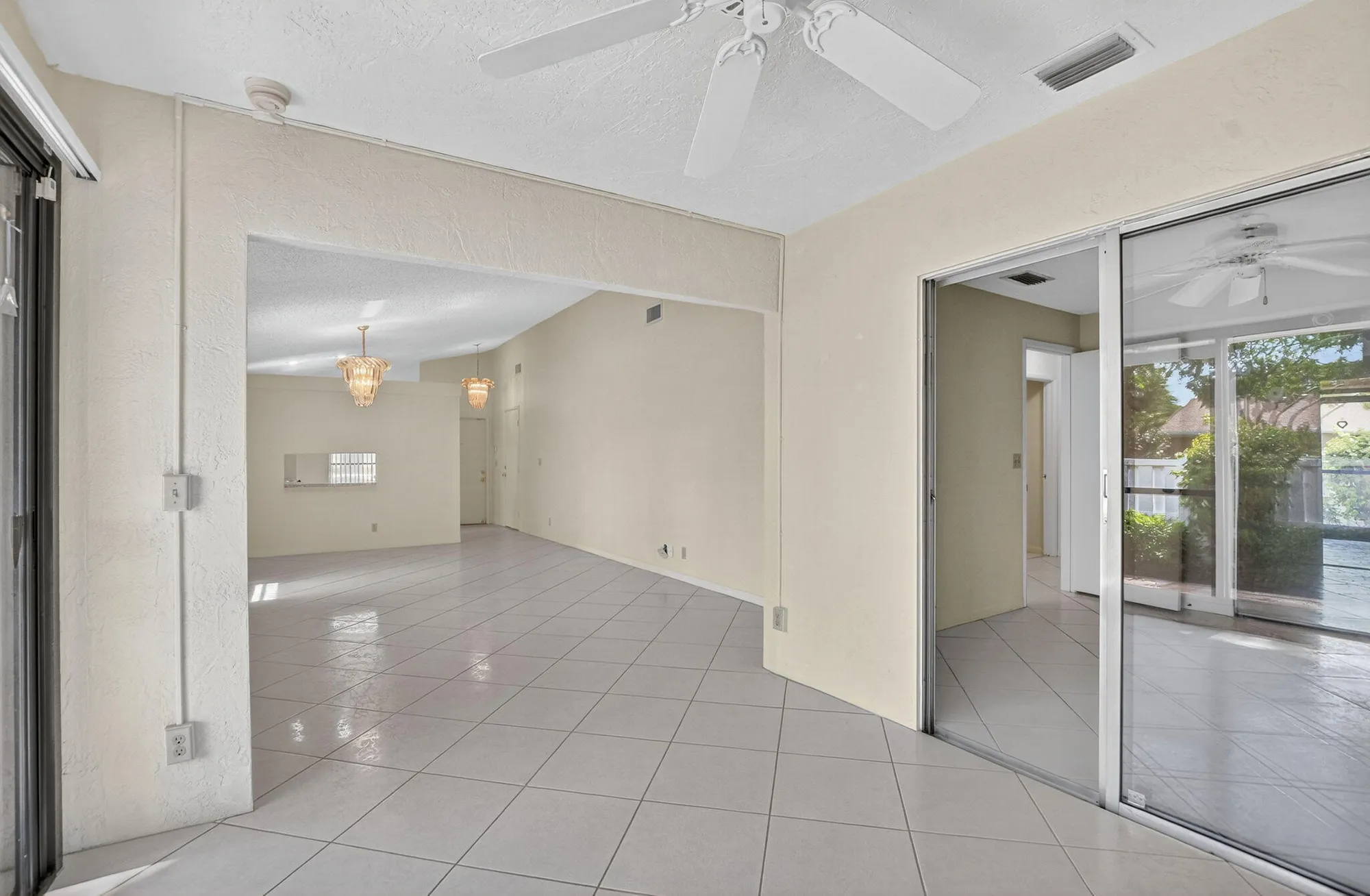 Property Slideshow image 17 of 65 | 8129 springtree rd, Boca Raton, FL, 33496