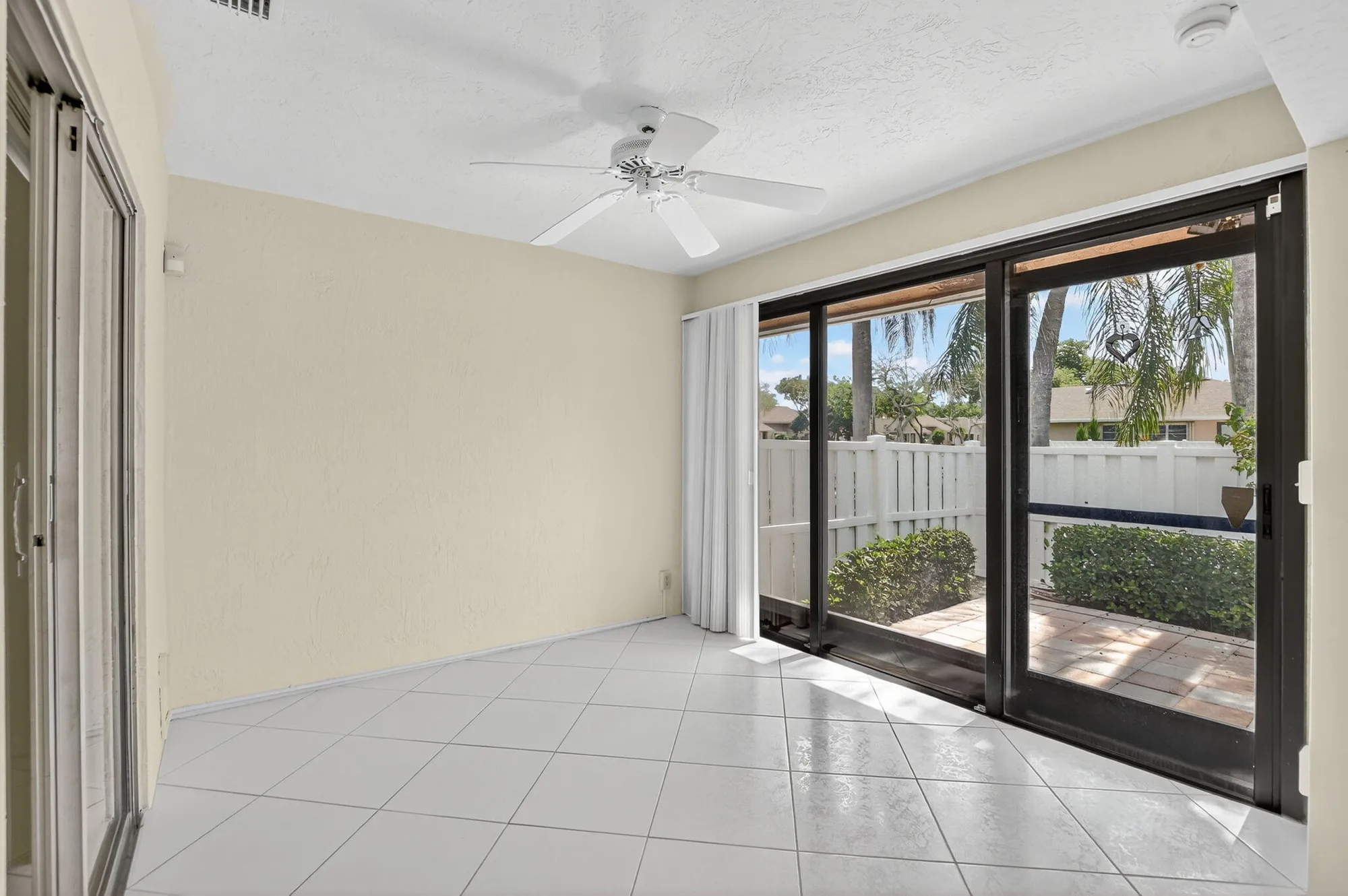 Property Slideshow image 16 of 65 | 8129 springtree rd, Boca Raton, FL, 33496