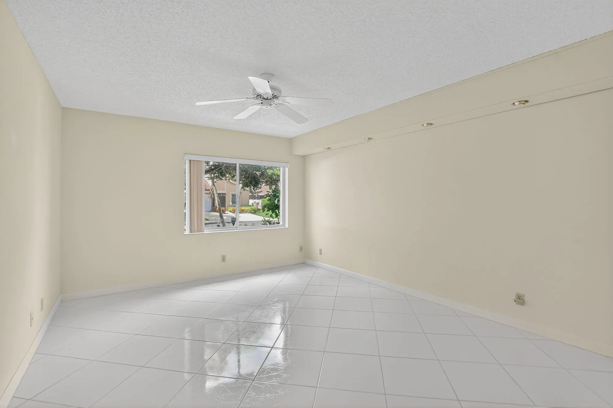 Property Slideshow image 18 of 65 | 8129 springtree rd, Boca Raton, FL, 33496