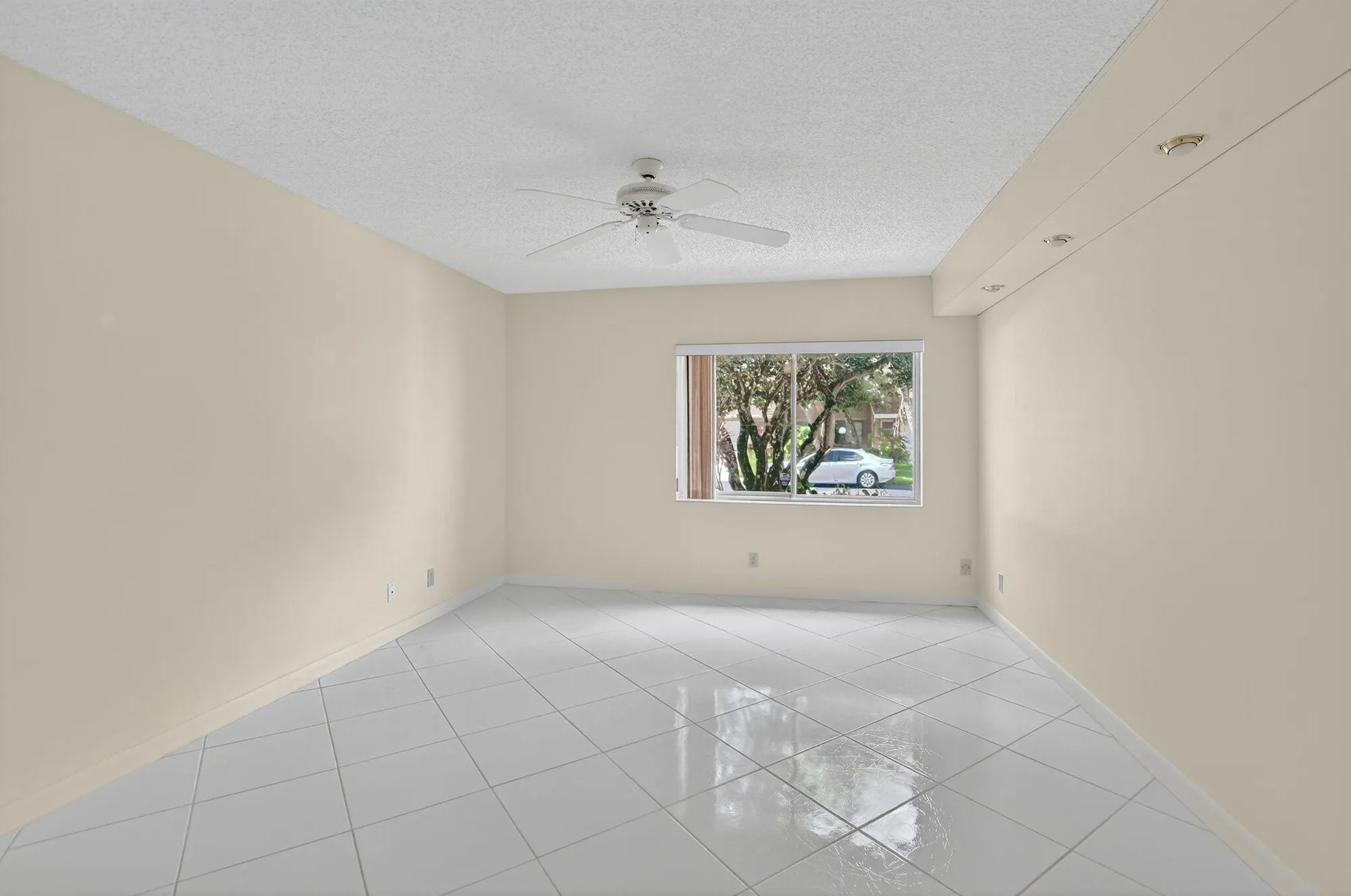 Property Slideshow image 20 of 65 | 8129 springtree rd, Boca Raton, FL, 33496