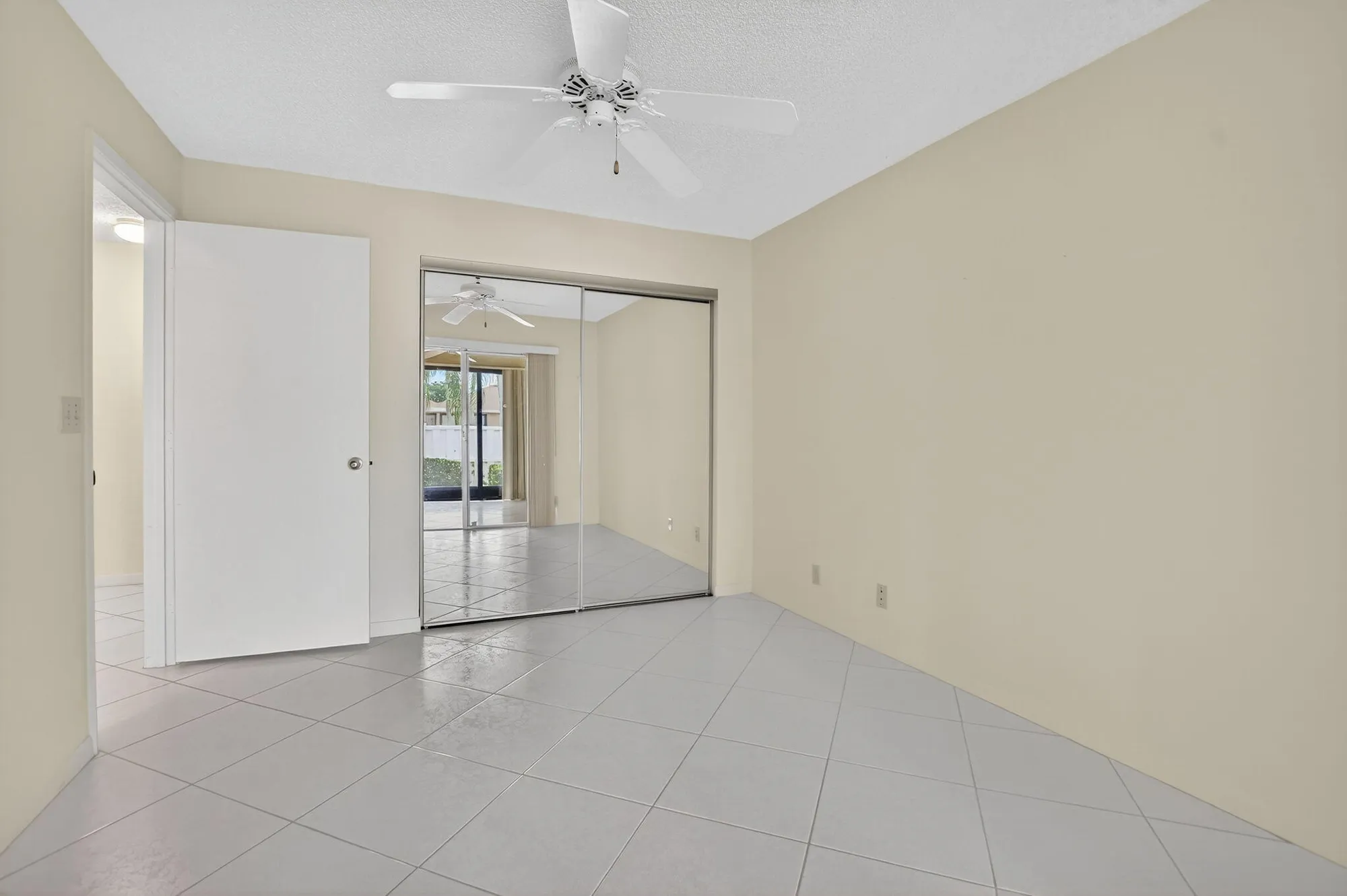 Property Slideshow image 26 of 65 | 8129 springtree rd, Boca Raton, FL, 33496