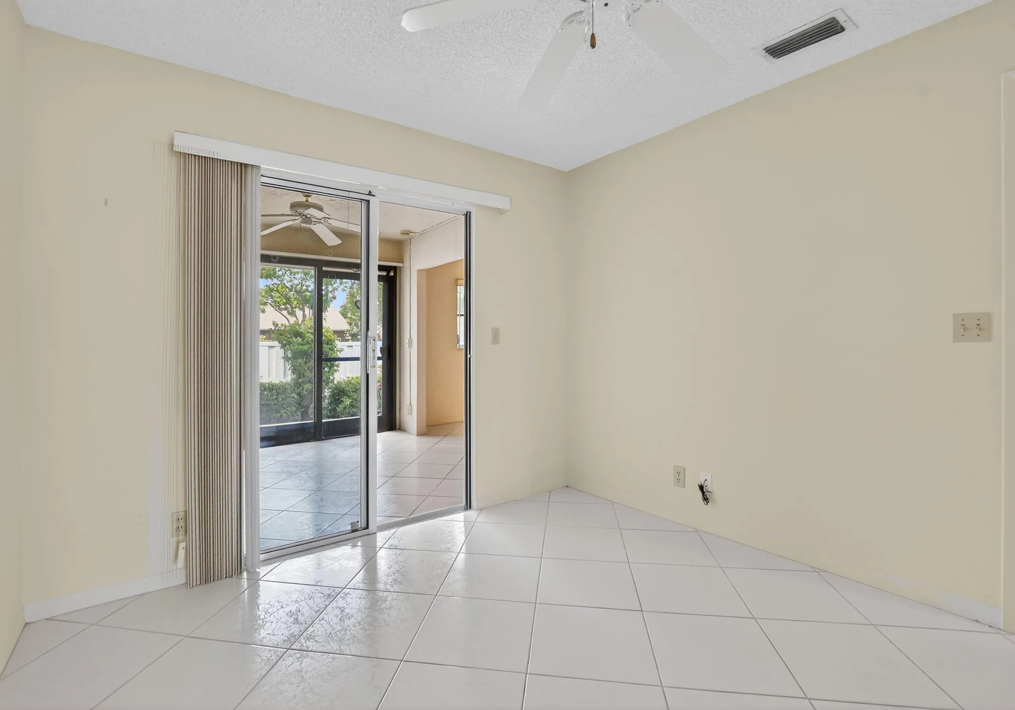 Property Slideshow image 25 of 65 | 8129 springtree rd, Boca Raton, FL, 33496