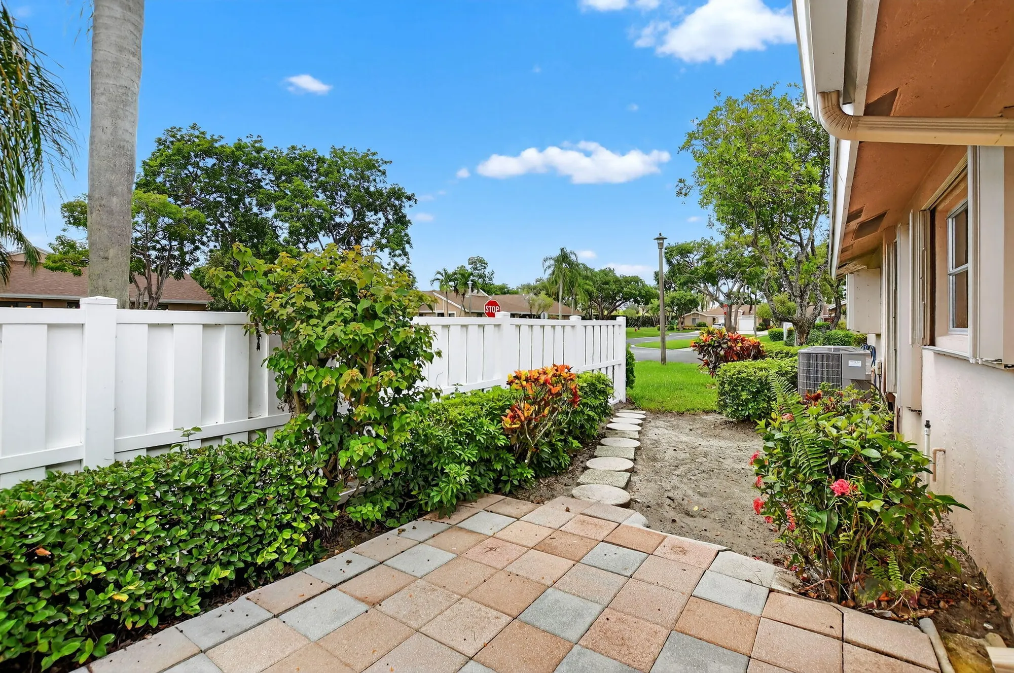 Property Slideshow image 31 of 65 | 8129 springtree rd, Boca Raton, FL, 33496