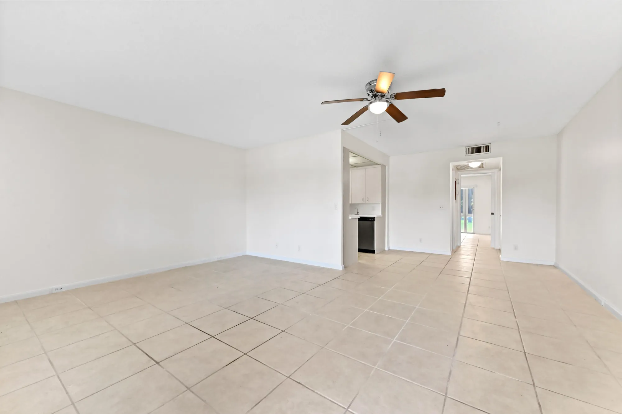 Property Slideshow image 8 of 28 | 1010 newcastle a # 1010, Boca Raton, FL, 33434