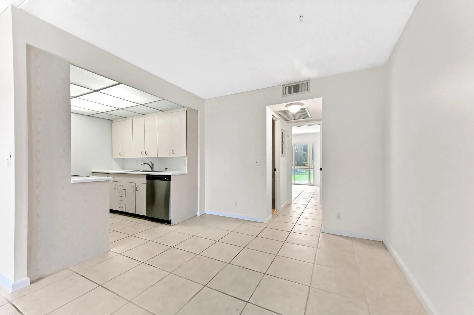 Property Slideshow image 11 of 28 | 1010 newcastle a # 1010, Boca Raton, FL, 33434