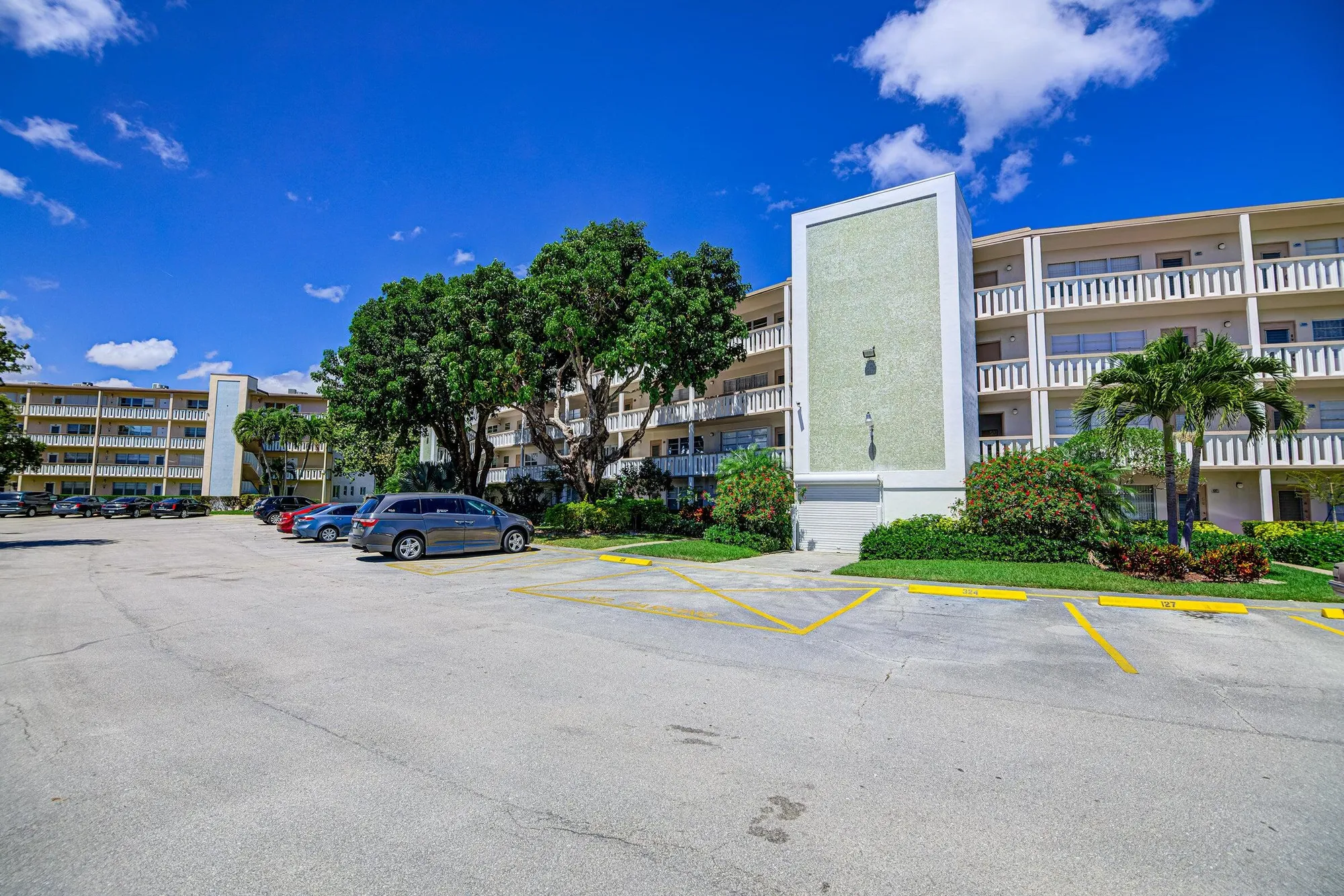 Property Slideshow image 2 of 45 | 425 southampton b # 425, West Palm Beach, FL, 33417