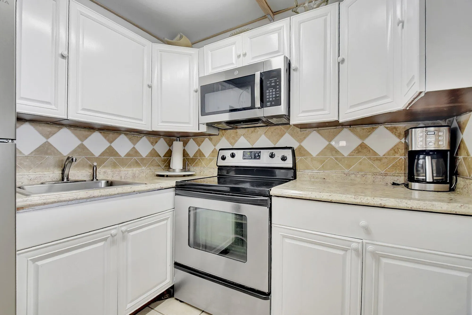 Property Slideshow image 12 of 45 | 425 southampton b # 425, West Palm Beach, FL, 33417