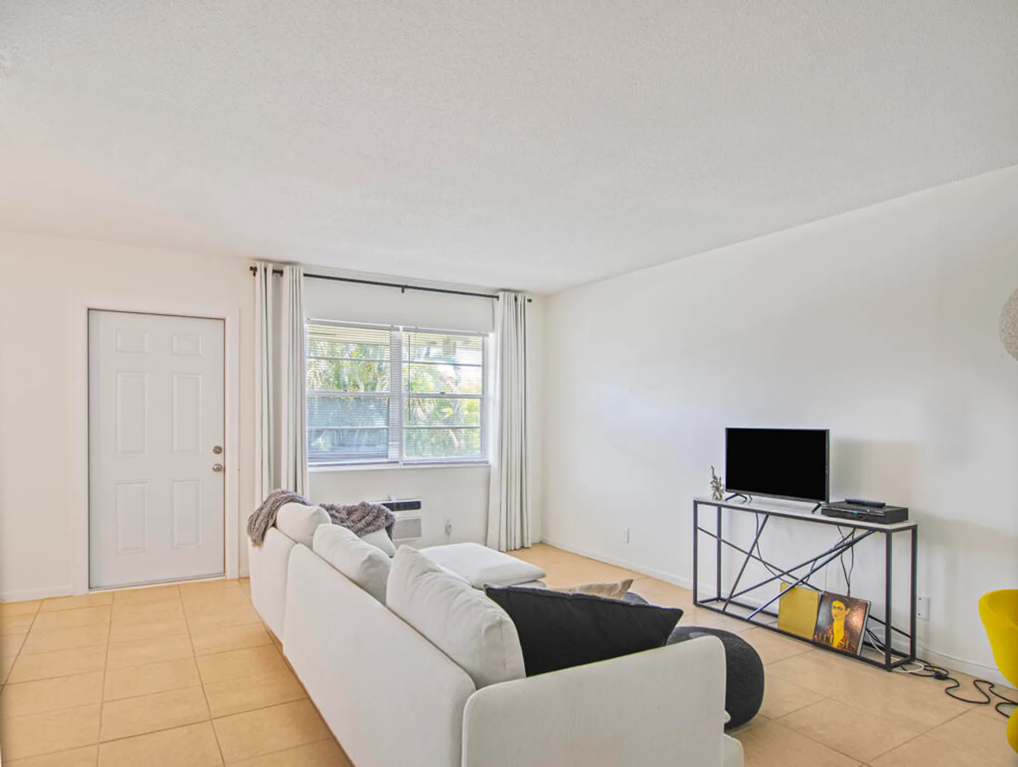 Property Slideshow image 7 of 38 | 302 norwich m # 302, West Palm Beach, FL, 33417