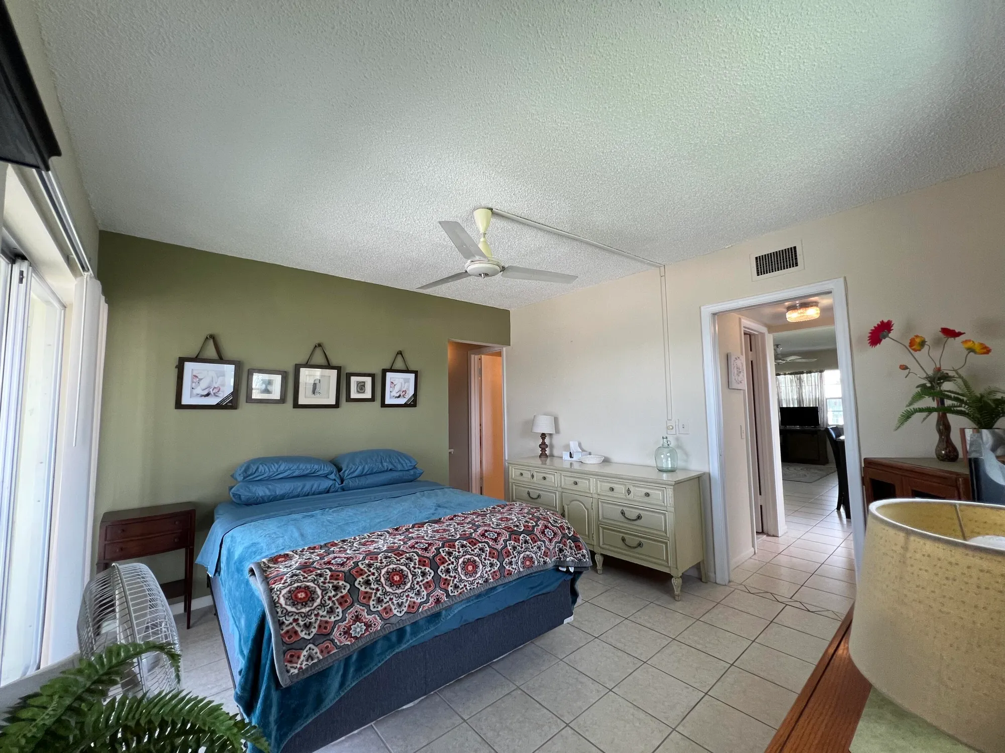 Property Slideshow image 6 of 19 | 113 easthampton e unit e, West Palm Beach, FL, 33417