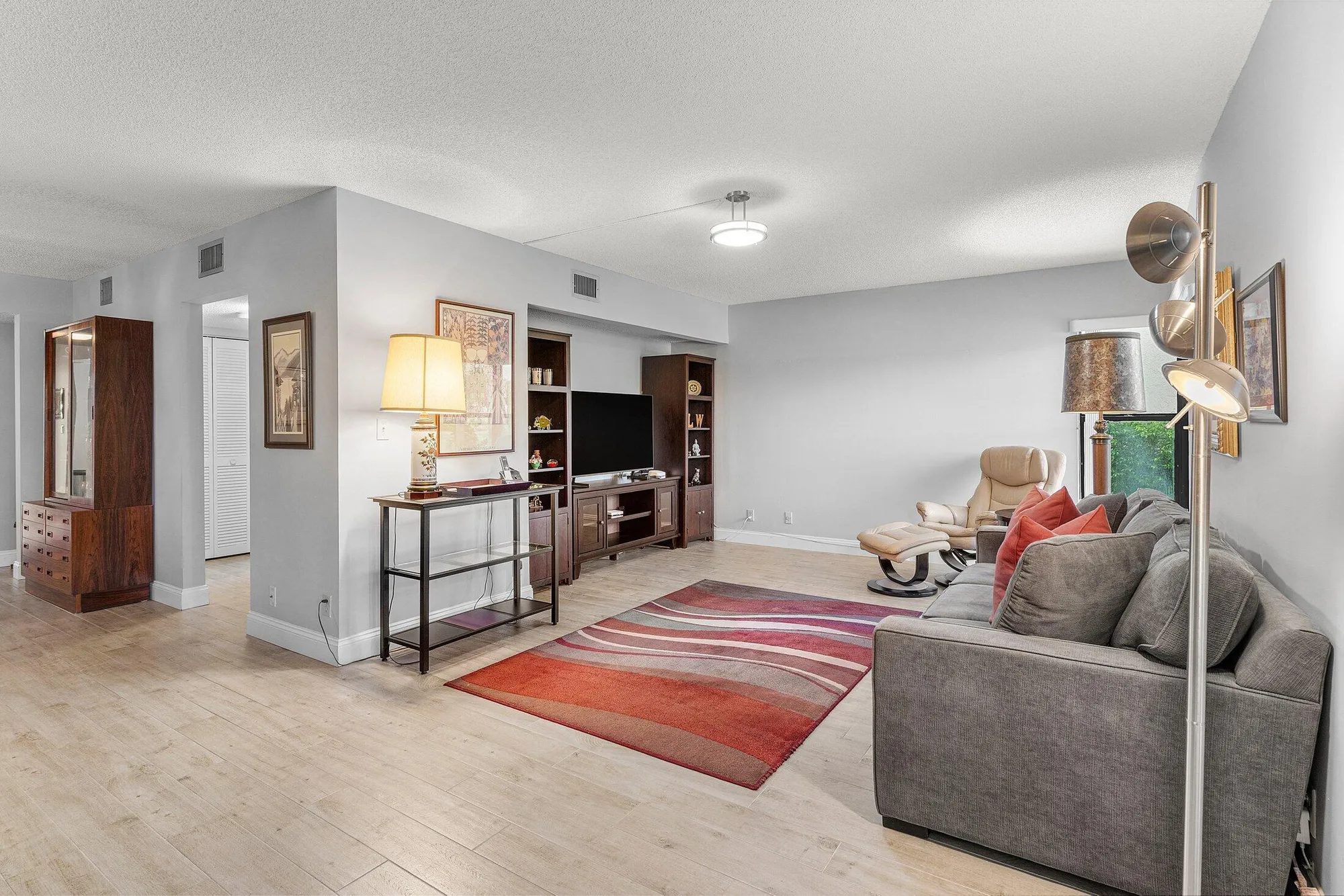 Property Slideshow image 11 of 49 | 5106 oak hill ln 911, Delray Beach, FL, 33484