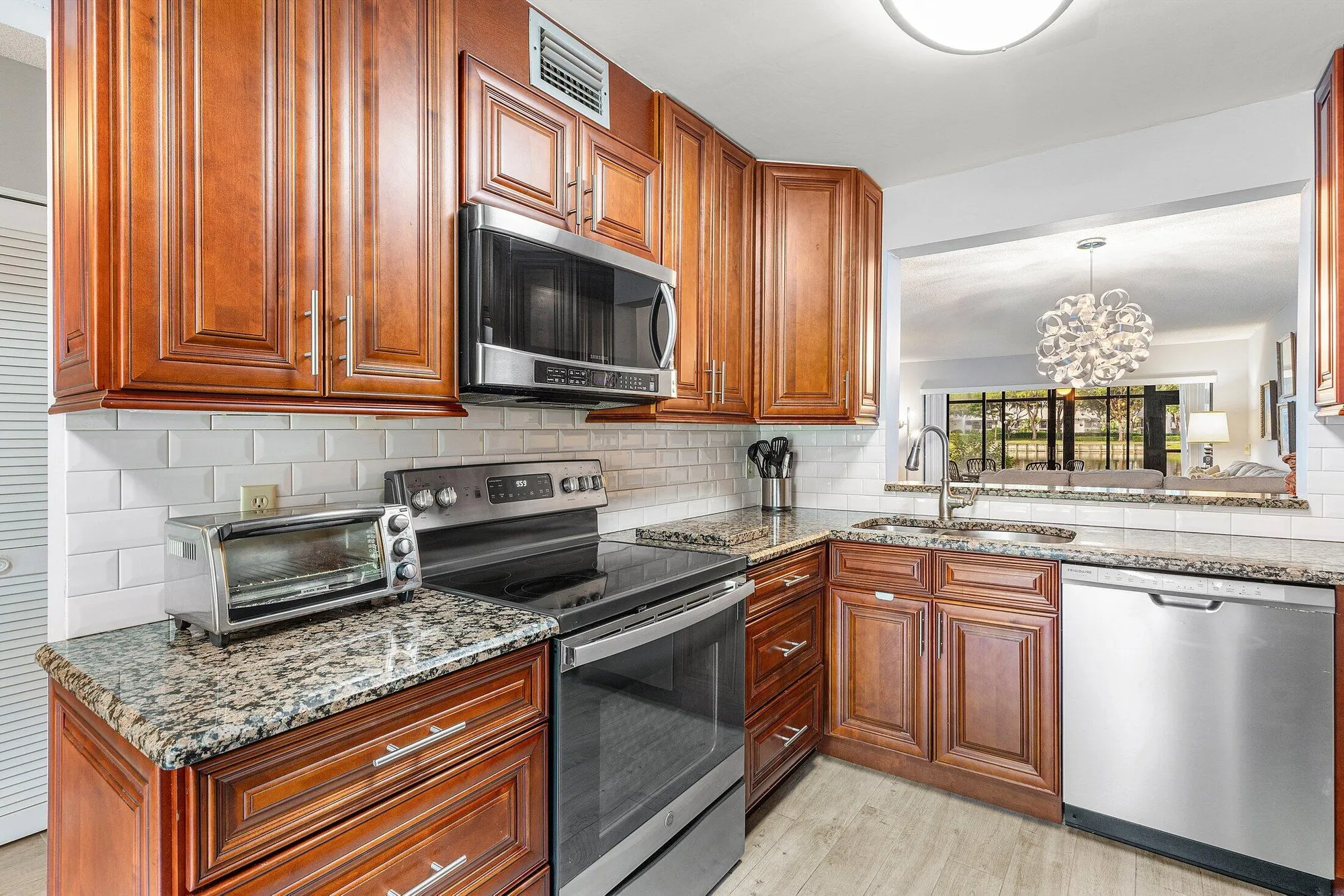 Property Slideshow image 17 of 49 | 5106 oak hill ln 911, Delray Beach, FL, 33484