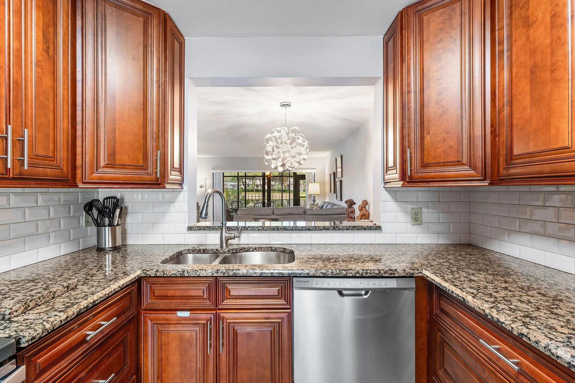 Property Slideshow image 18 of 49 | 5106 oak hill ln 911, Delray Beach, FL, 33484