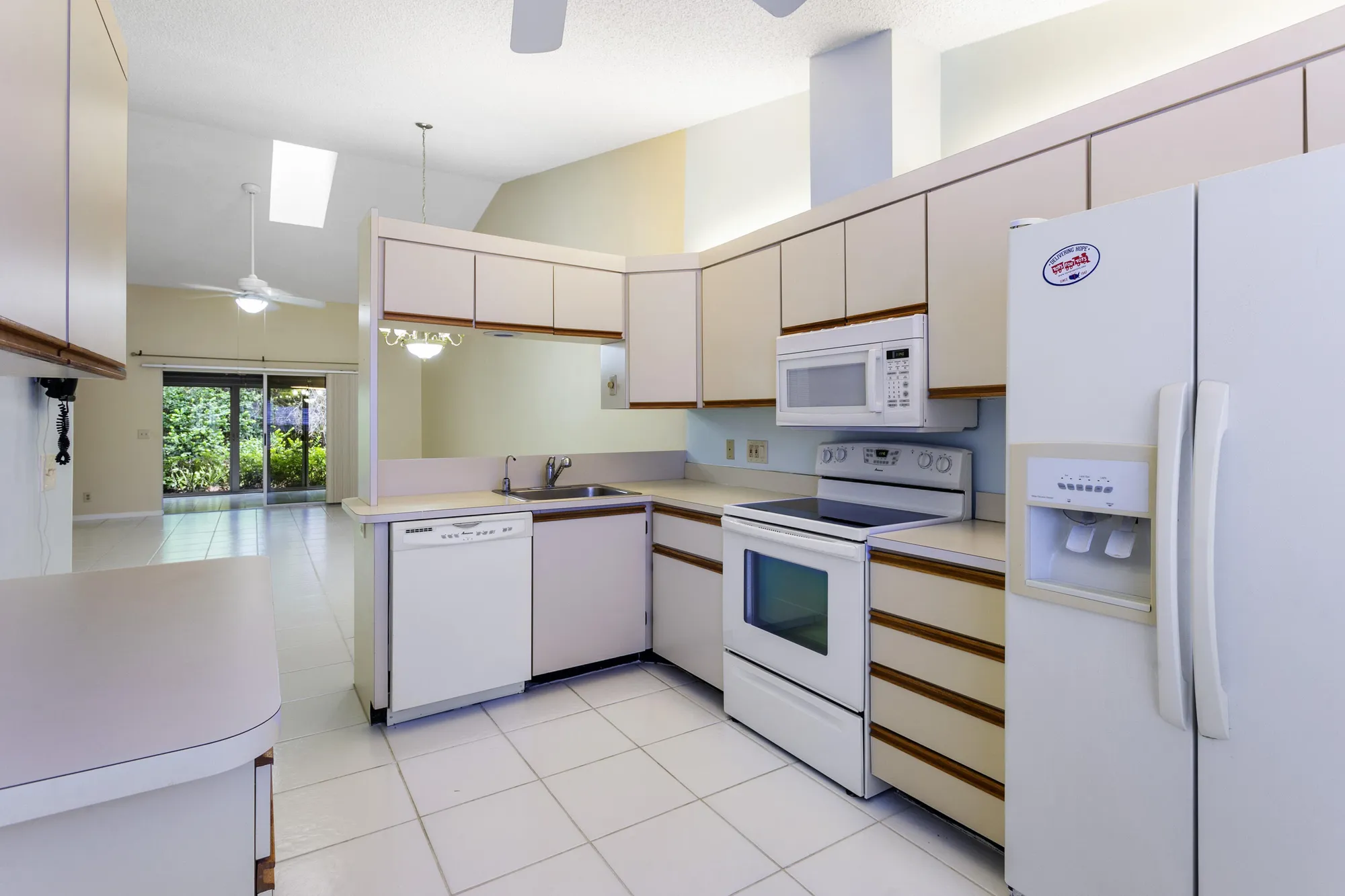 Property Slideshow image 8 of 31 | 8187 se fox hill pl, Hobe Sound, FL, 33455