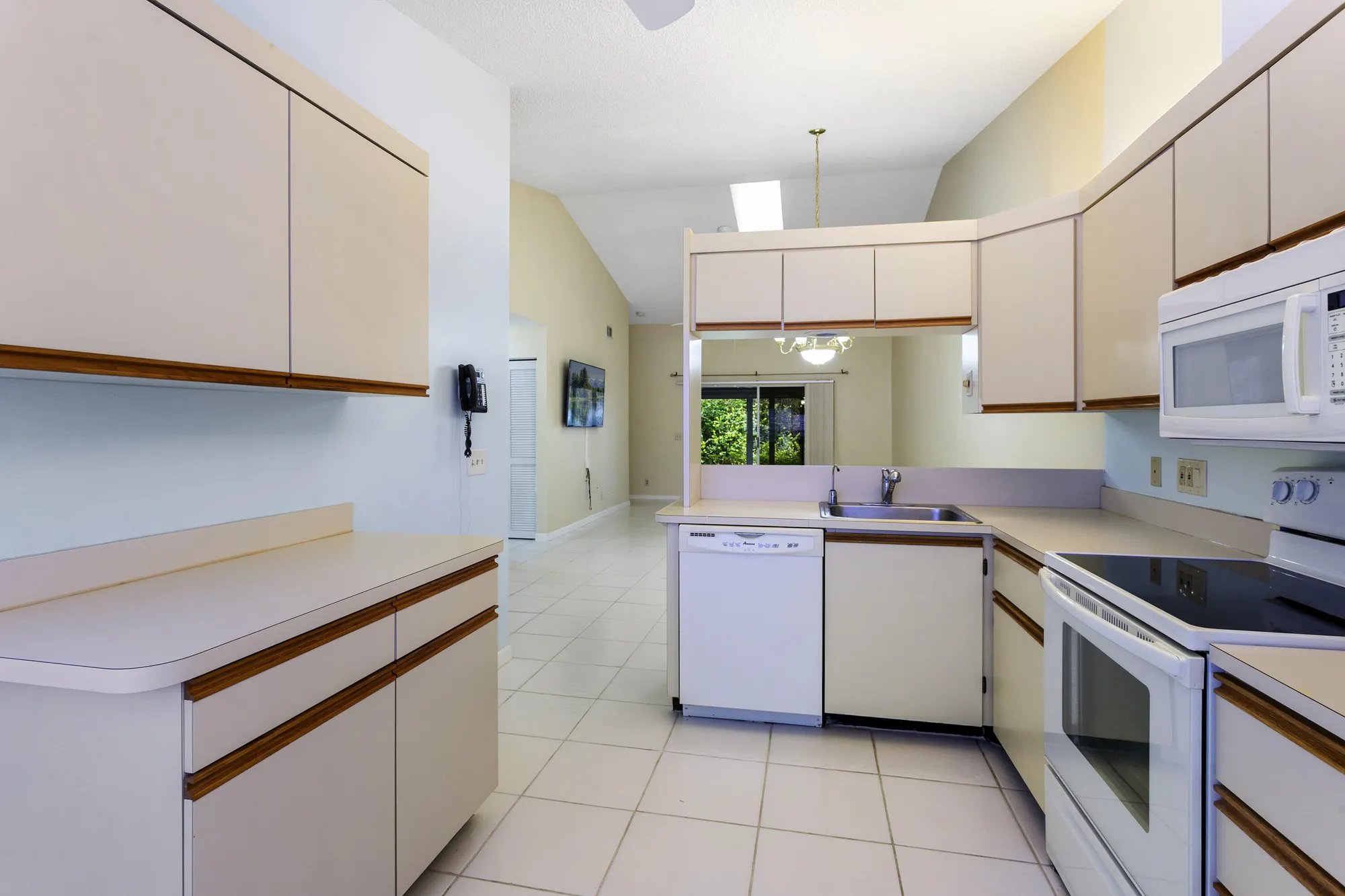 Property Slideshow image 6 of 31 | 8187 se fox hill pl, Hobe Sound, FL, 33455