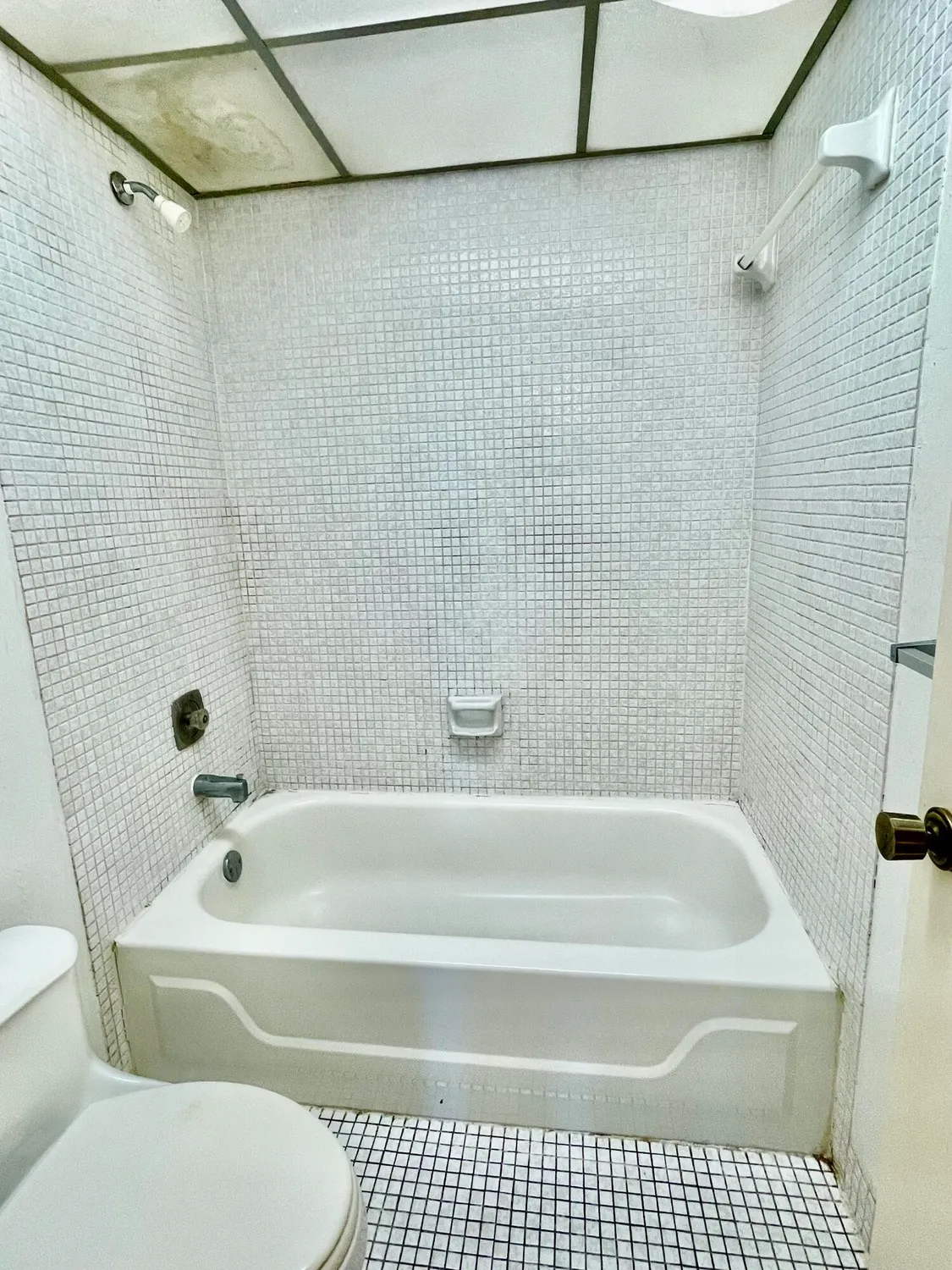 Property Slideshow image 6 of 19 | 6451 n university dr apt 107, Tamarac, FL, 33321