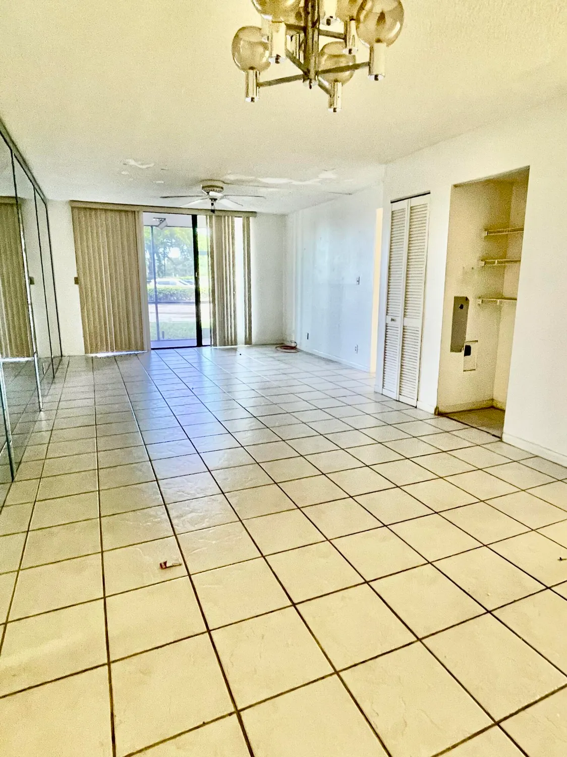 Property Slideshow image 8 of 19 | 6451 n university dr apt 107, Tamarac, FL, 33321