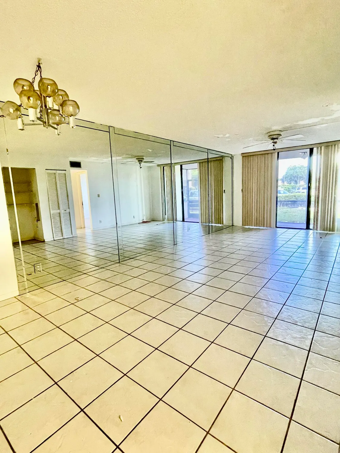 Property Slideshow image 3 of 19 | 6451 n university dr apt 107, Tamarac, FL, 33321