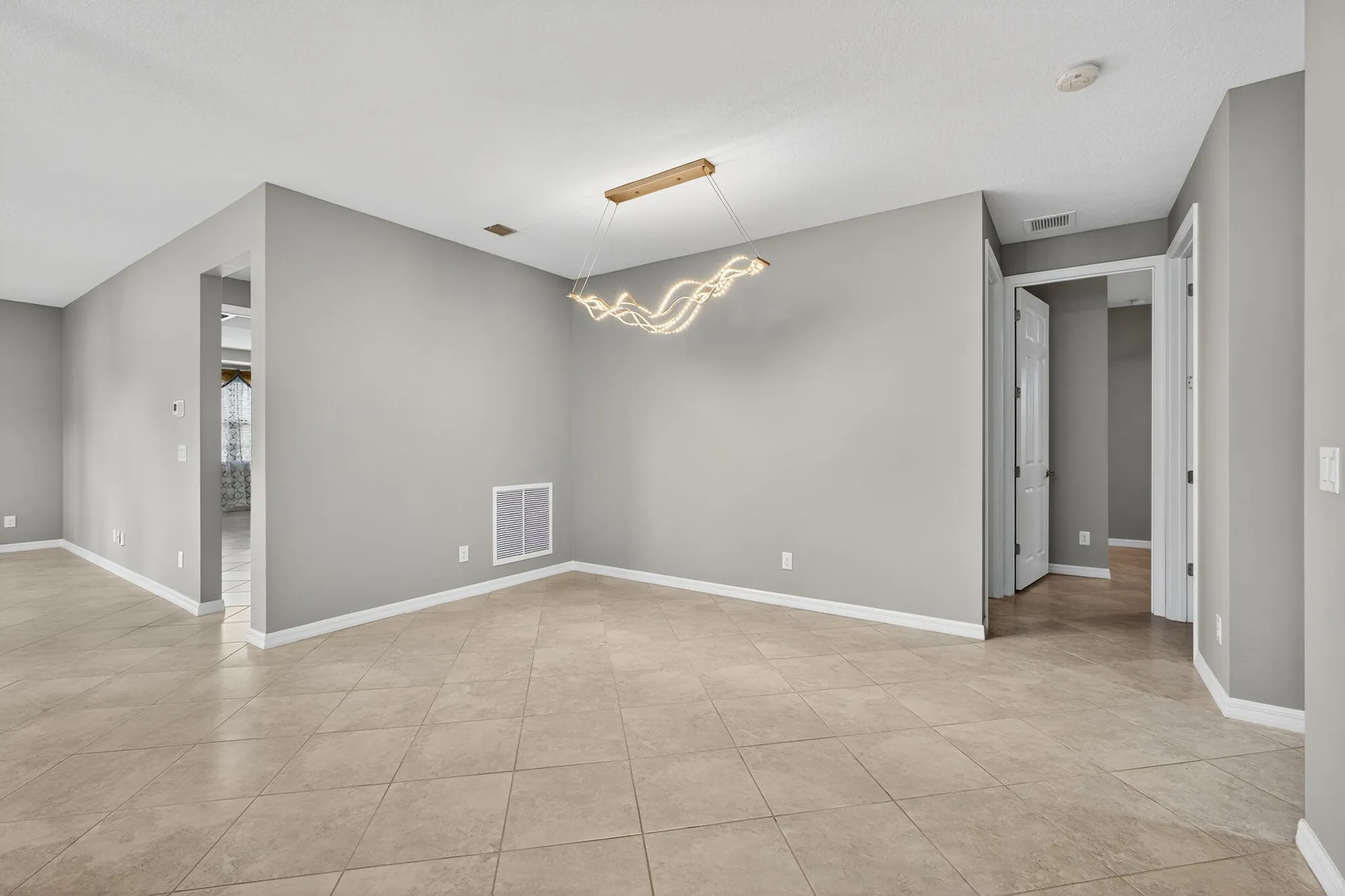 Property Slideshow image 9 of 77 | 194 se courances dr, Port Saint Lucie, FL, 34984