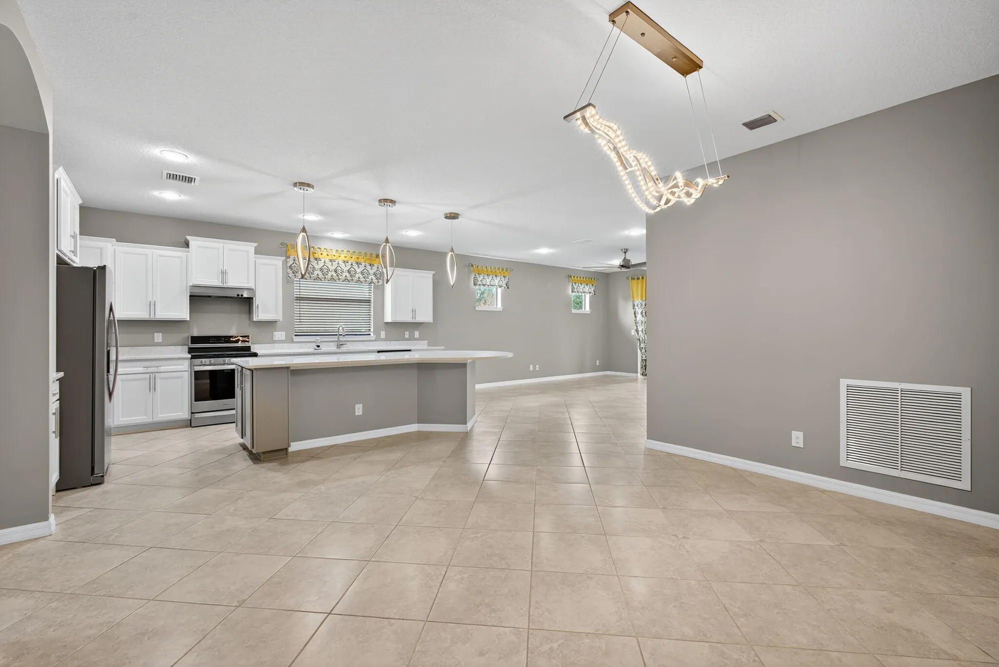 Property Slideshow image 11 of 77 | 194 se courances dr, Port Saint Lucie, FL, 34984