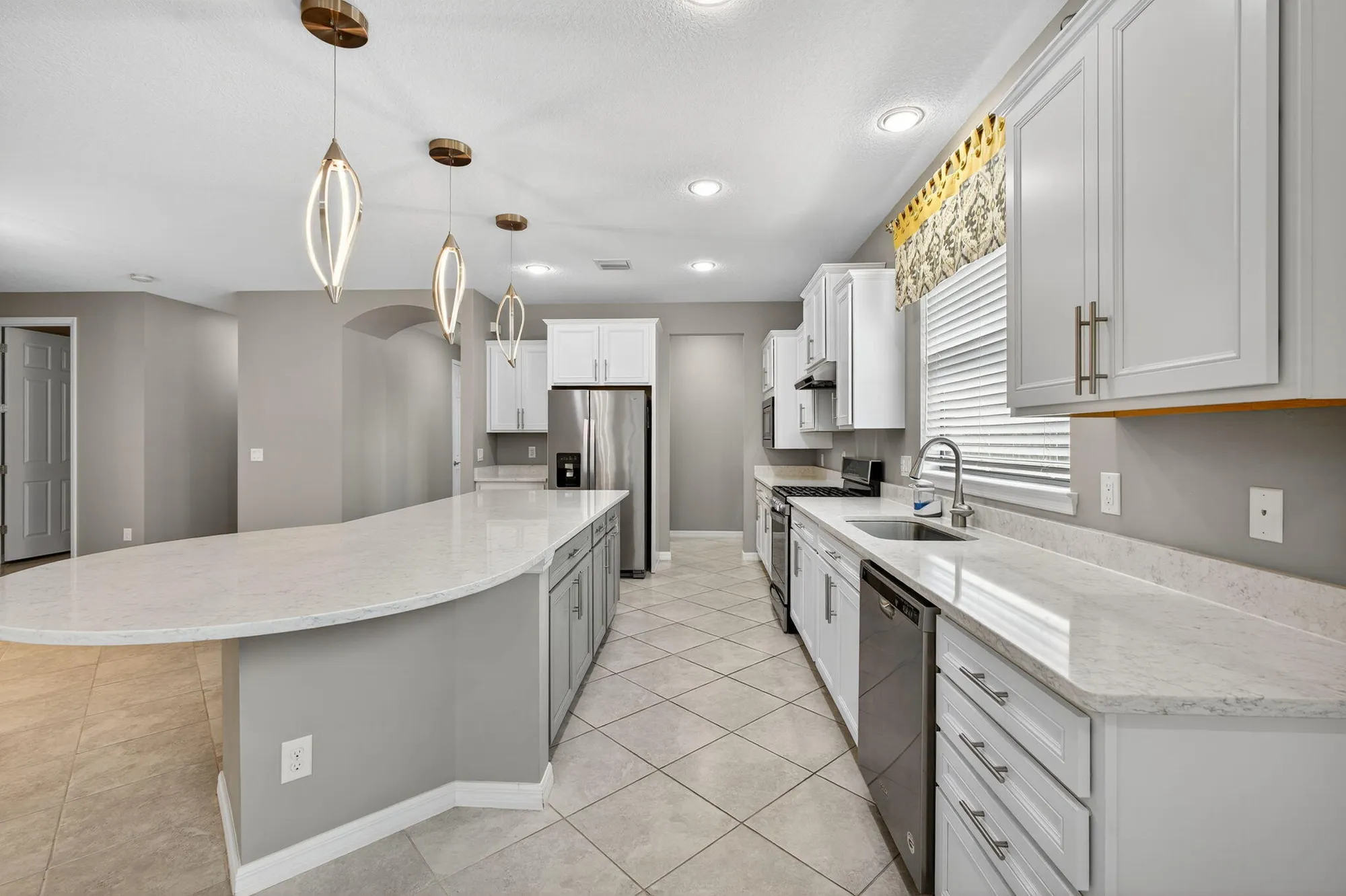 Property Slideshow image 18 of 77 | 194 se courances dr, Port Saint Lucie, FL, 34984