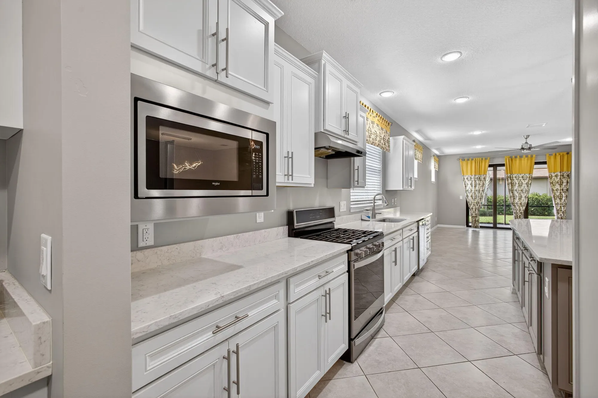 Property Slideshow image 19 of 77 | 194 se courances dr, Port Saint Lucie, FL, 34984