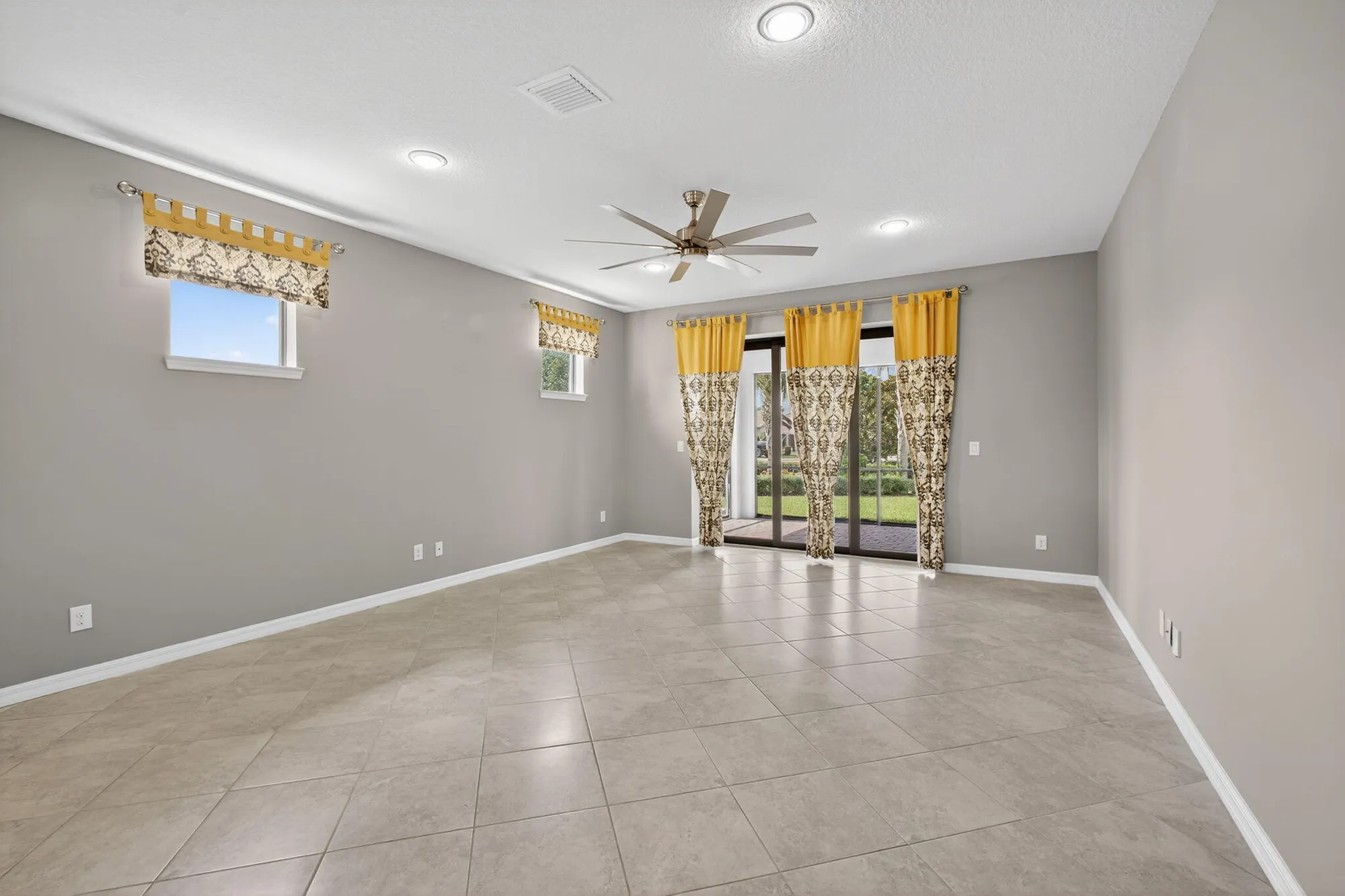 Property Slideshow image 25 of 77 | 194 se courances dr, Port Saint Lucie, FL, 34984