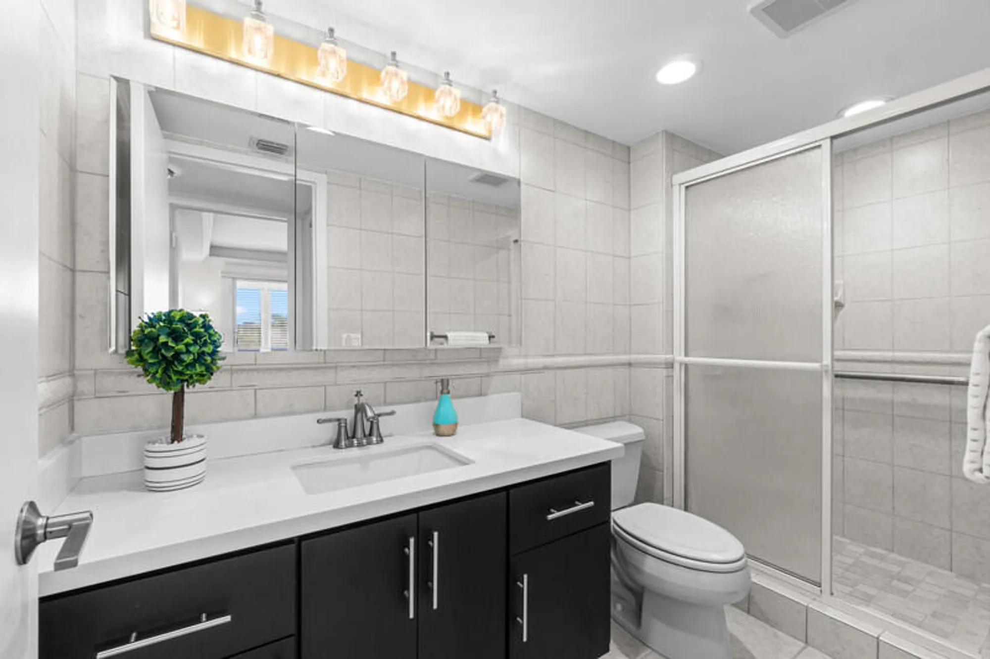 Property Slideshow image 11 of 16 | 4013 yarmouth a, Boca Raton, FL, 33434