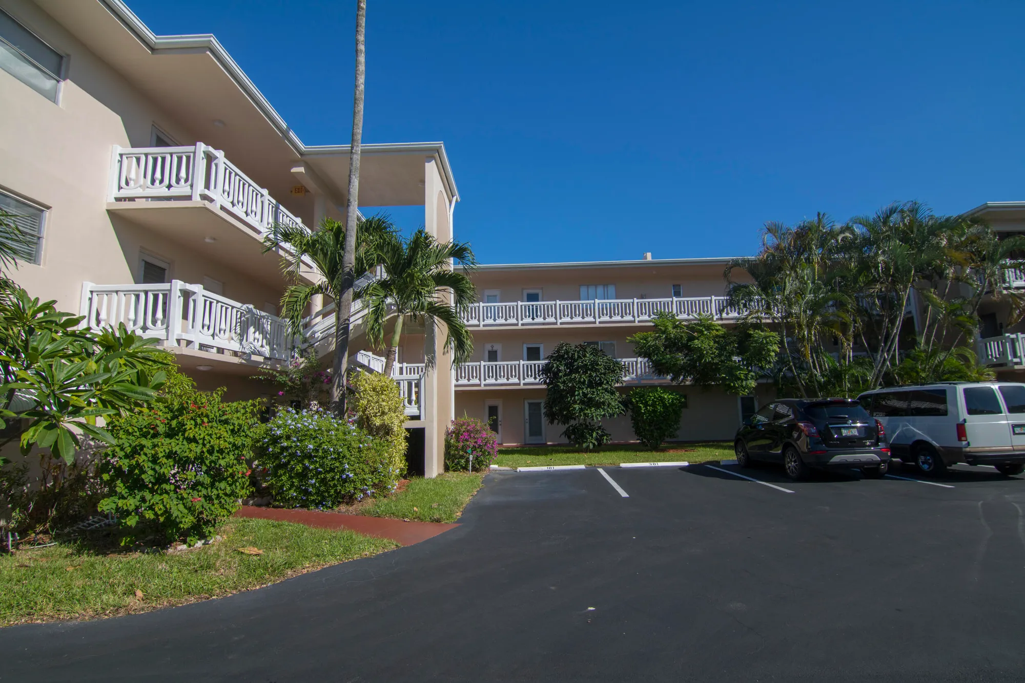 Property Slideshow image 1 of 29 | 2615 garden dr n apt 308, Lake Worth, FL, 33461